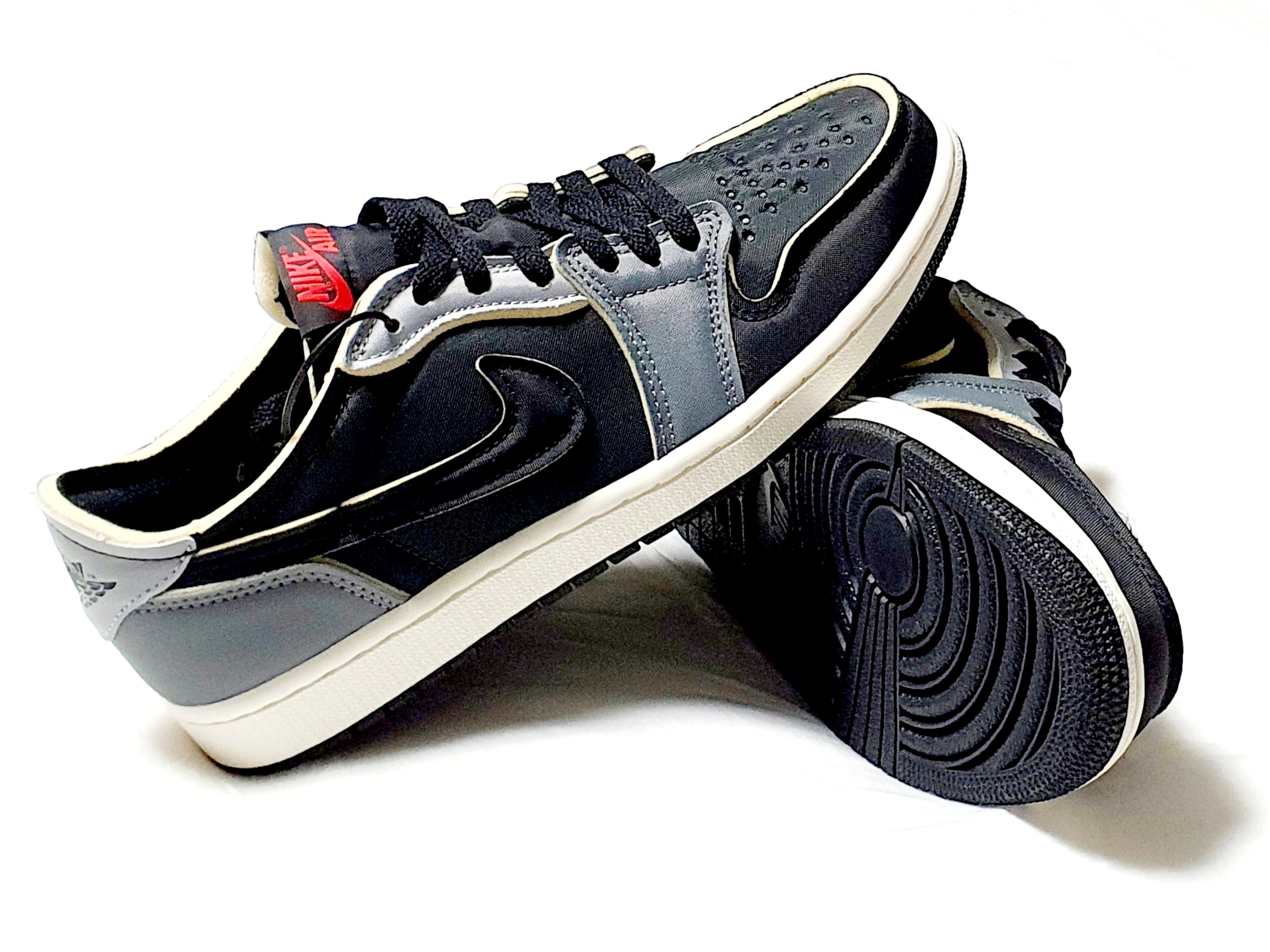 Jordan 1 Retro Low OG EX Black and Smoke Grey 착용 스타일 - 4