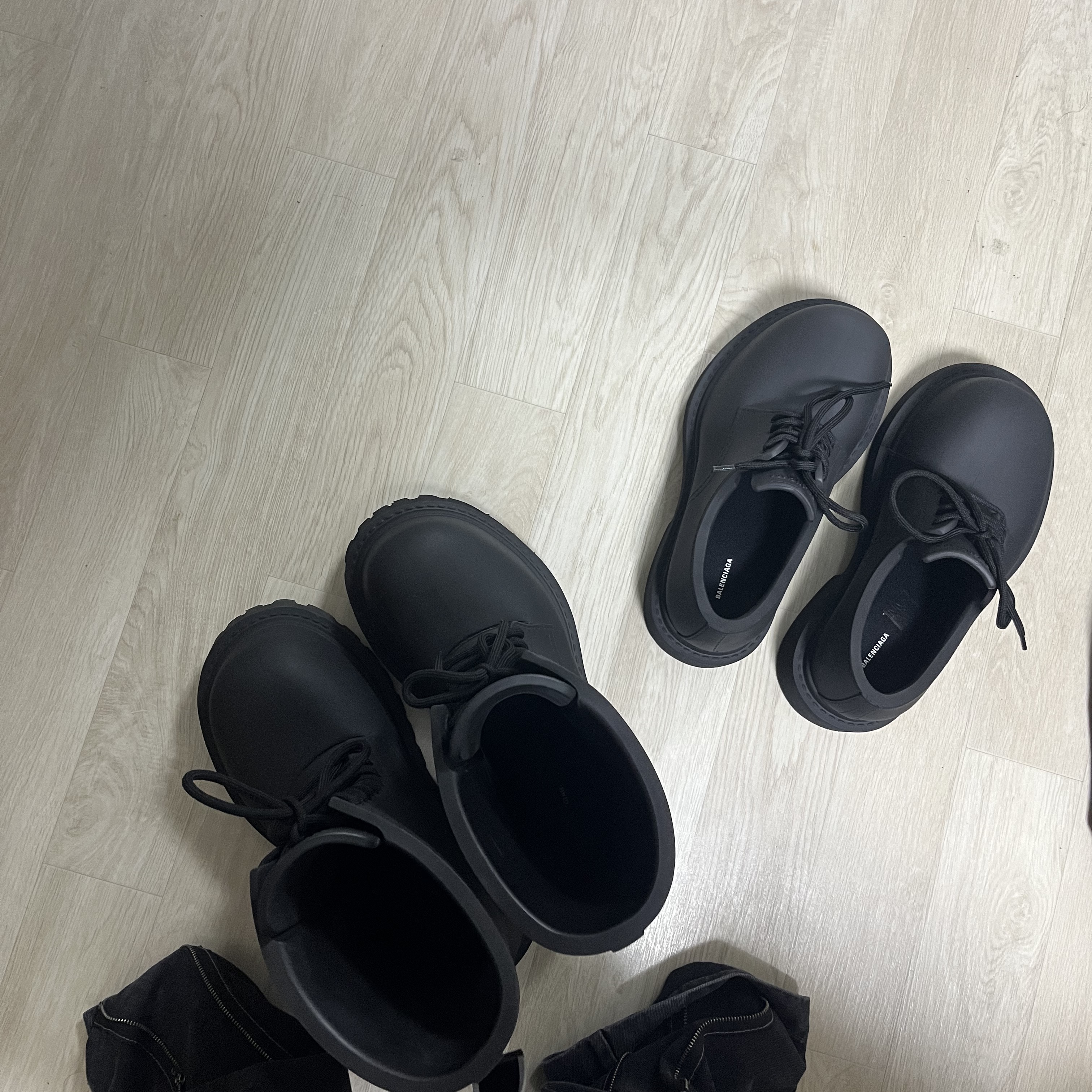 Balenciaga Steroid Derby Black, Balenciaga XL Army Boots Full Eva Black 착용 스타일 - 4