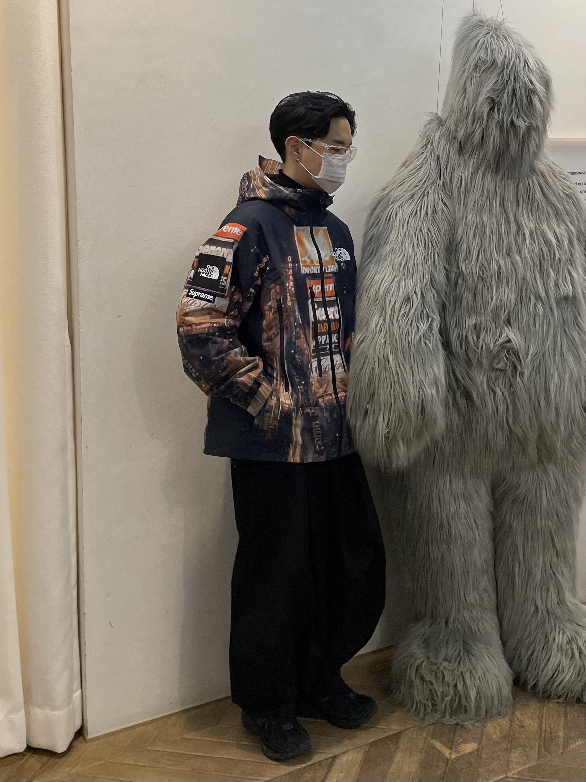 Supreme x The North Face Taped Seam Shell Jacket Times Square - 22FW 착용 스타일 - 3