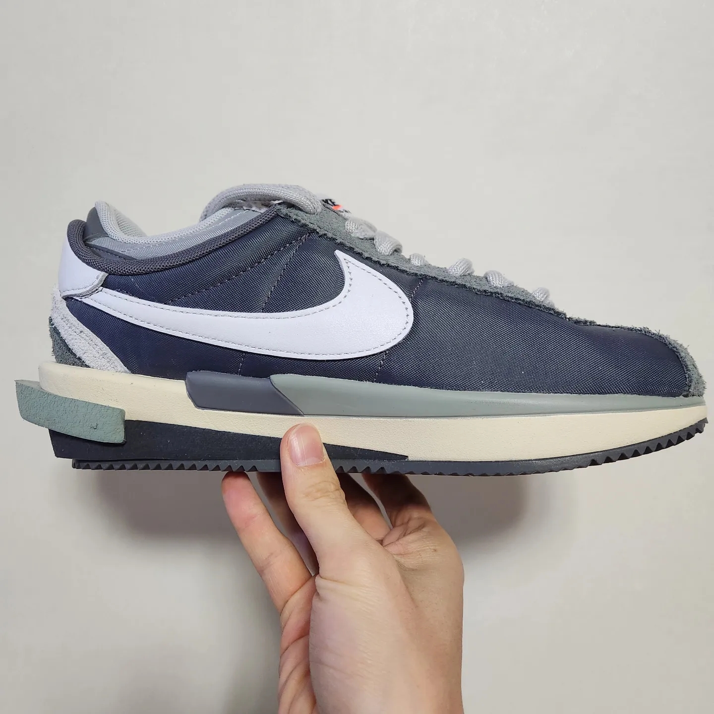 Nike x Sacai Zoom Cortez SP Iron Grey 착용 스타일 - 4