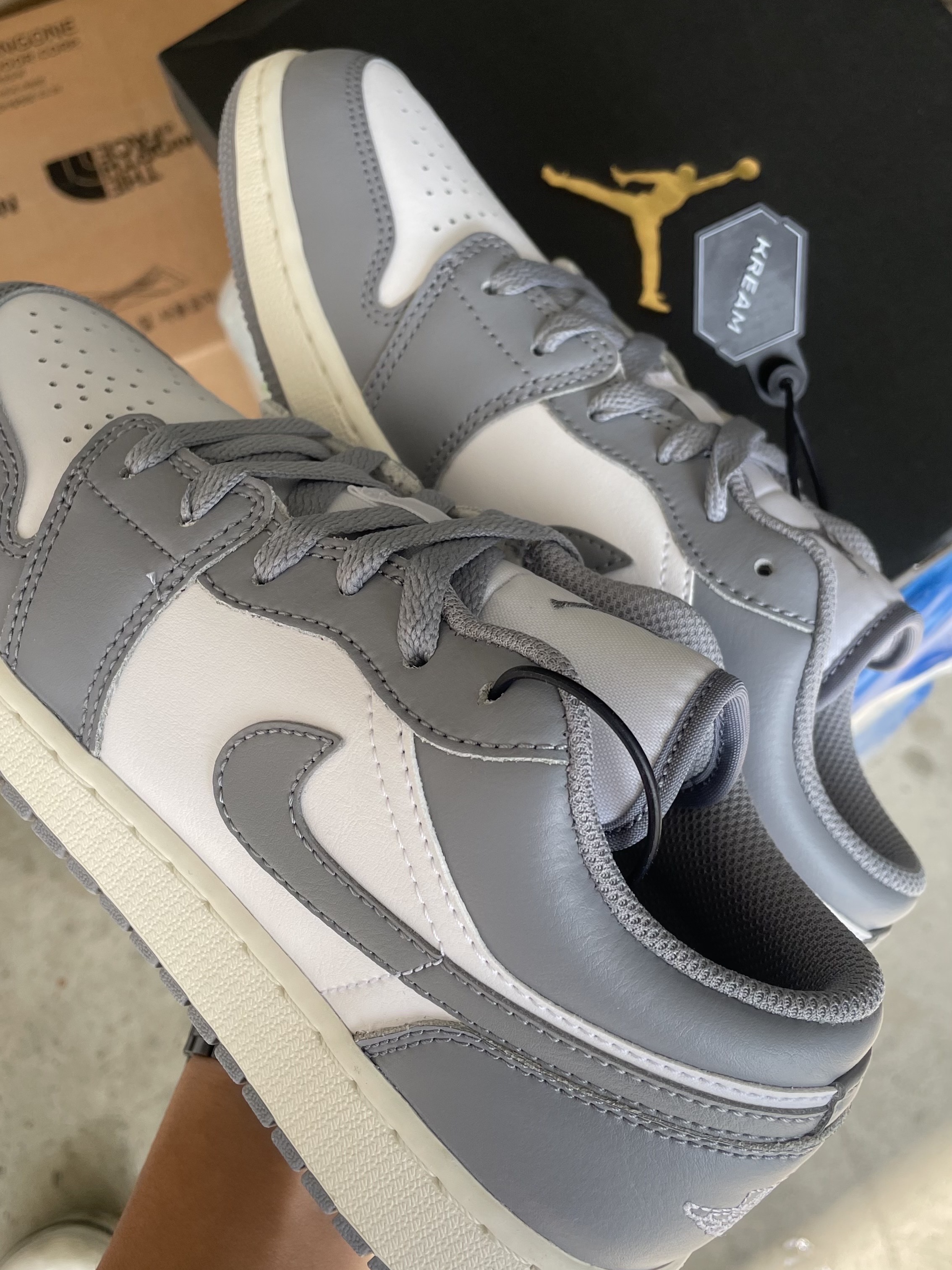 (GS) Jordan 1 Low Stealth and White 착용 스타일