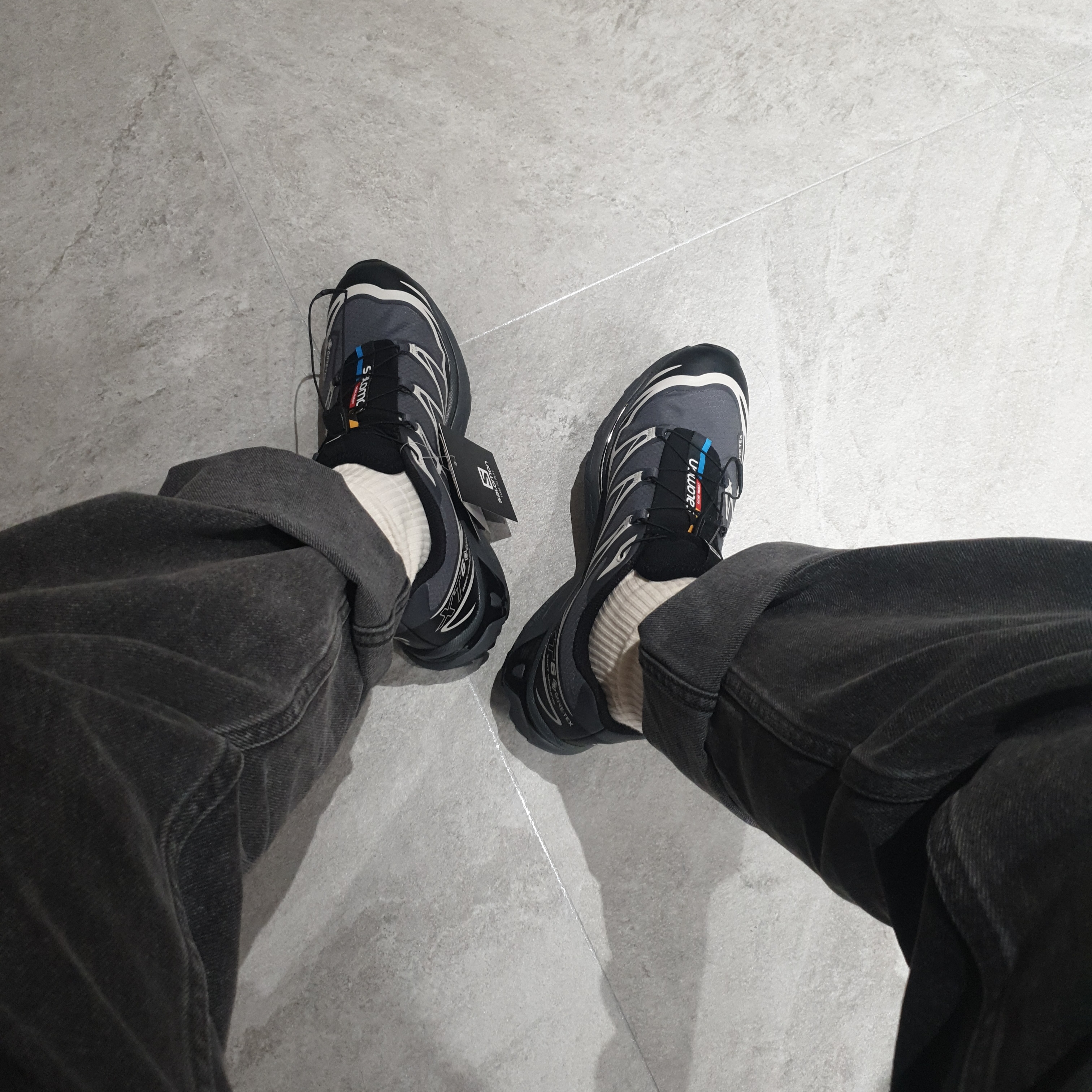 Salomon XT-6 Gore-Tex Black Ebony 착용 스타일