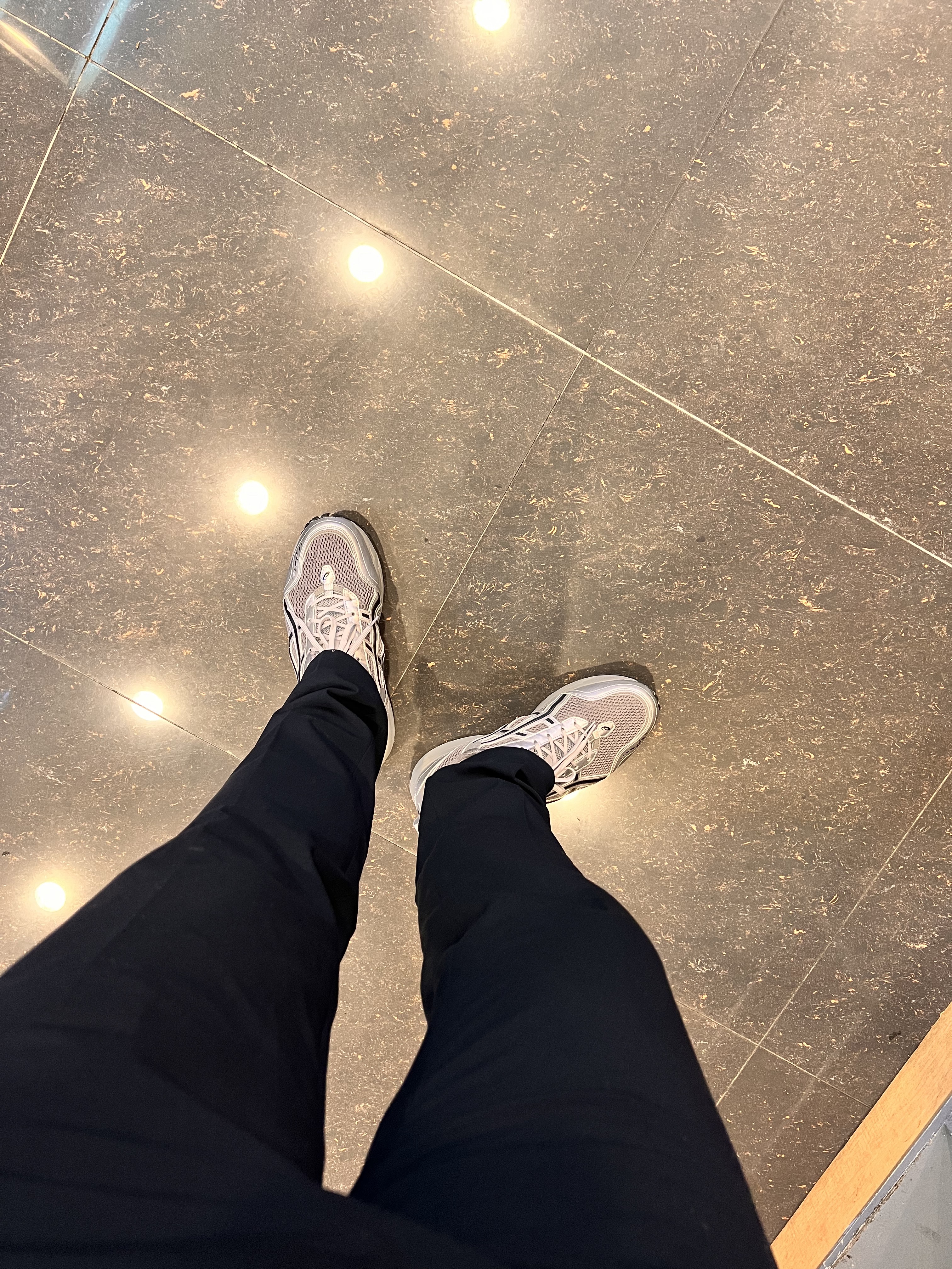 Asics x Freja Wewer Gel-1090 V2 Clay Grey Pure Silver 착용 스타일