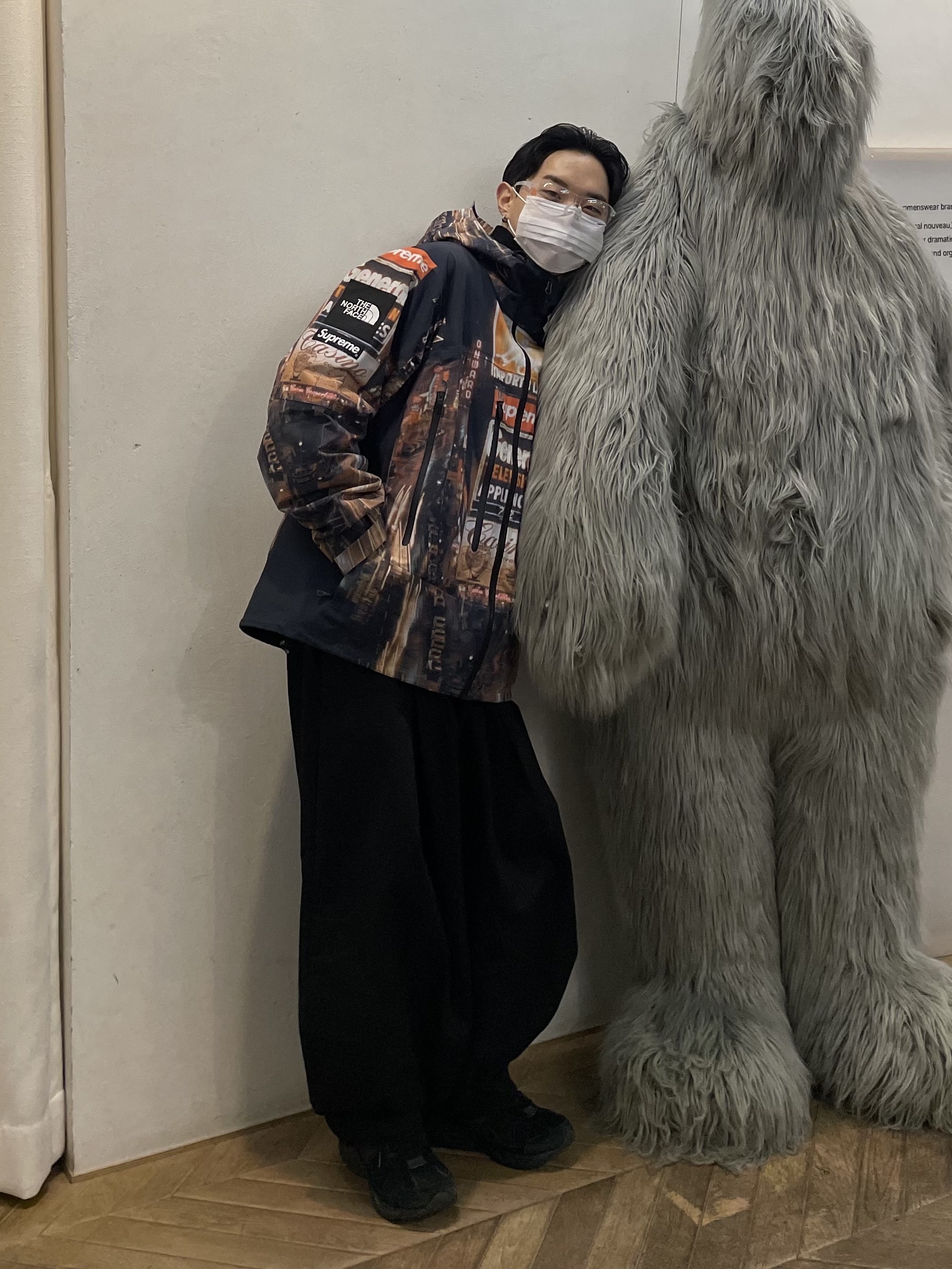 Supreme x The North Face Taped Seam Shell Jacket Times Square - 22FW 착용 스타일 - 1