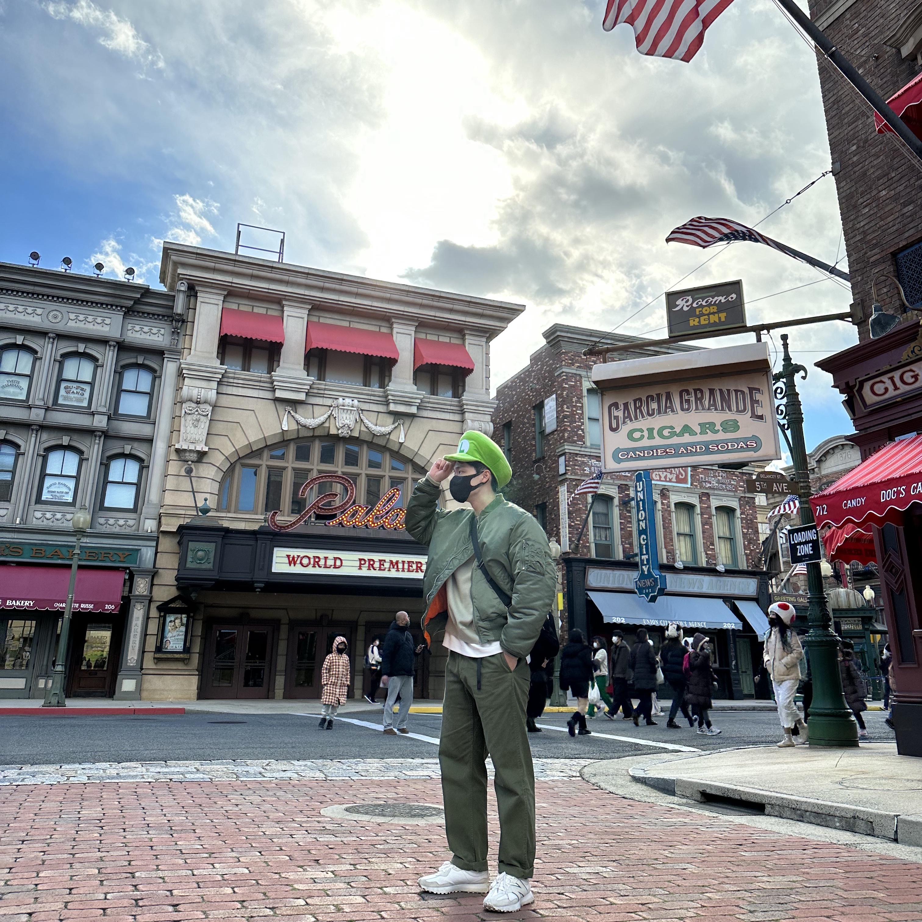 New Balance x Casablanca 327 Idealist Off White Green, Essentials Crewneck Sweatshirt Seafoam - 22SS 착용 스타일 - 1