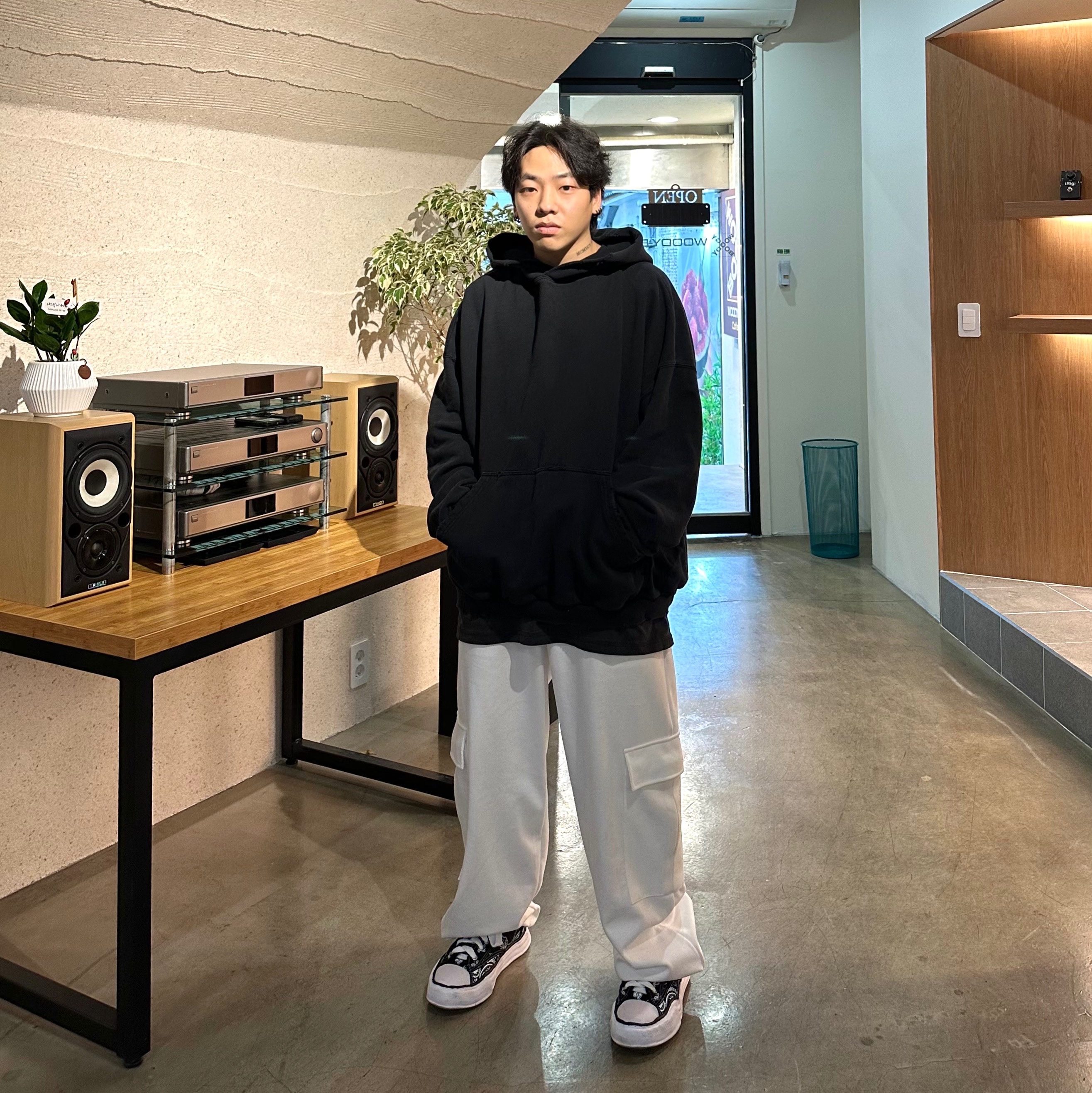Maison Mihara Yasuhiro Peterson OG Sole Canvas Bandana Low-top Sneakers Black 착용 스타일 - 2