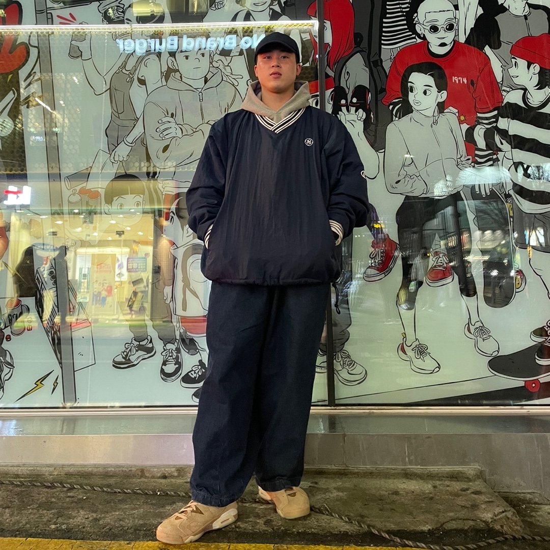 Jordan 6 x Travis Scott Retro SP British Khaki, Essentials The Core Collection Hoodie Dark Oatmeal 착용 스타일
