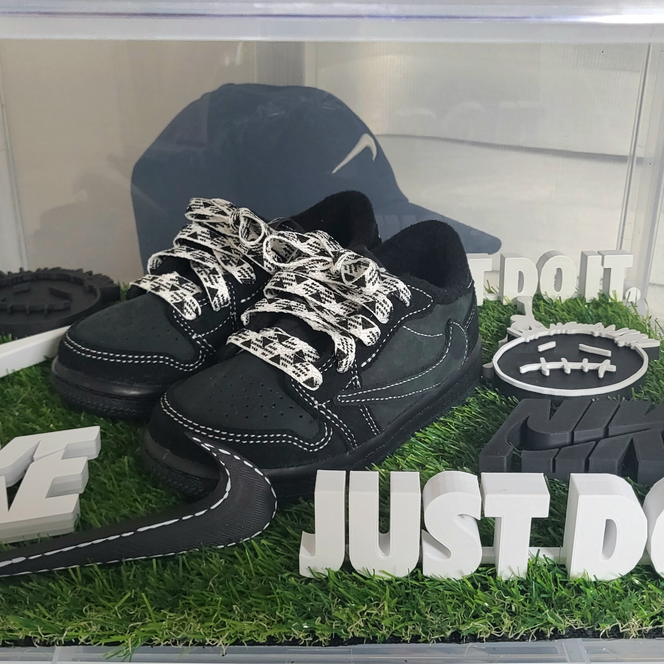 (TD) Jordan 1 x Travis Scott Retro Low OG SP Black Phantom 착용 스타일