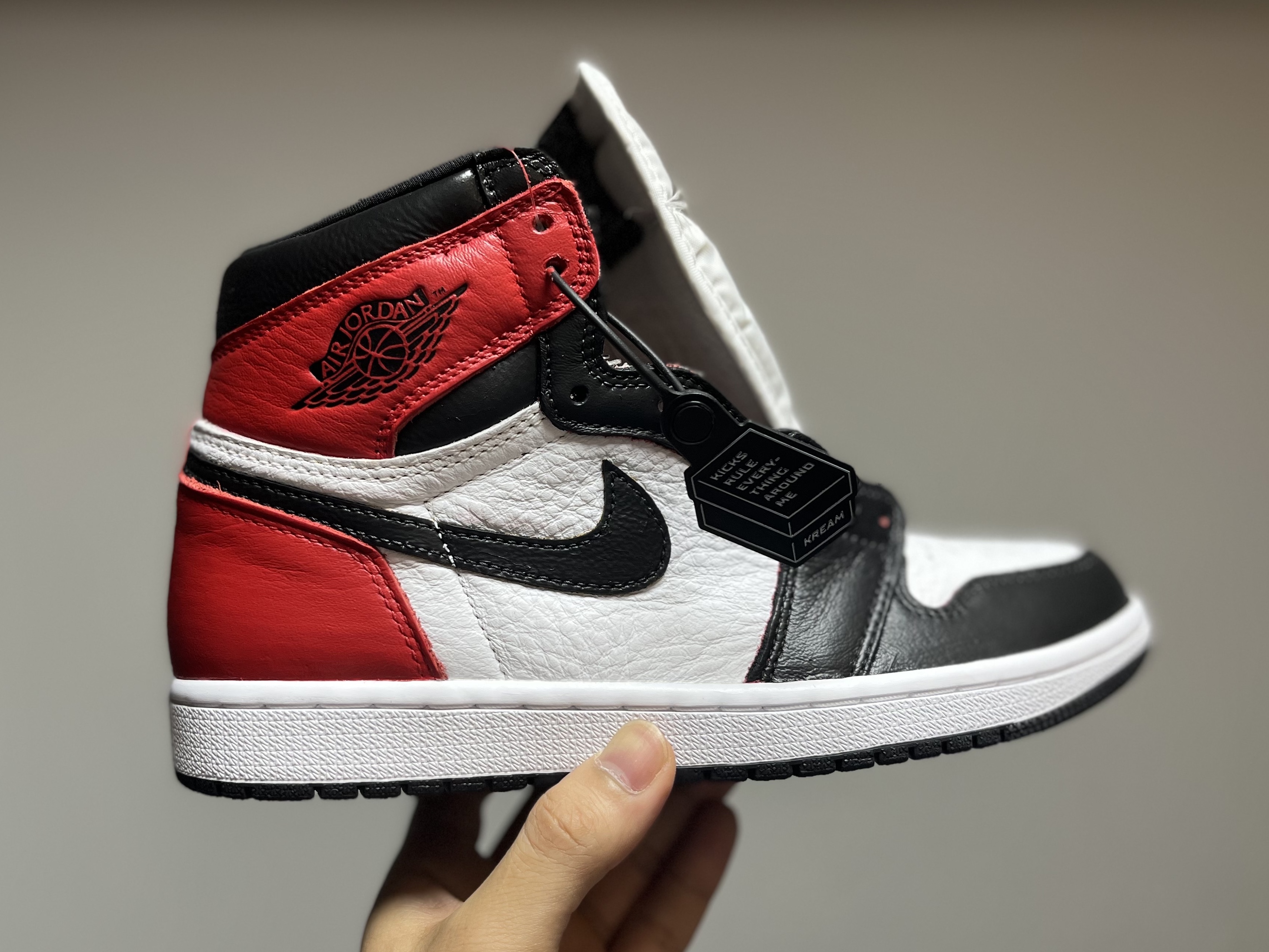 Jordan 1 Retro High OG Light Fusion Red 착용 스타일 - 1
