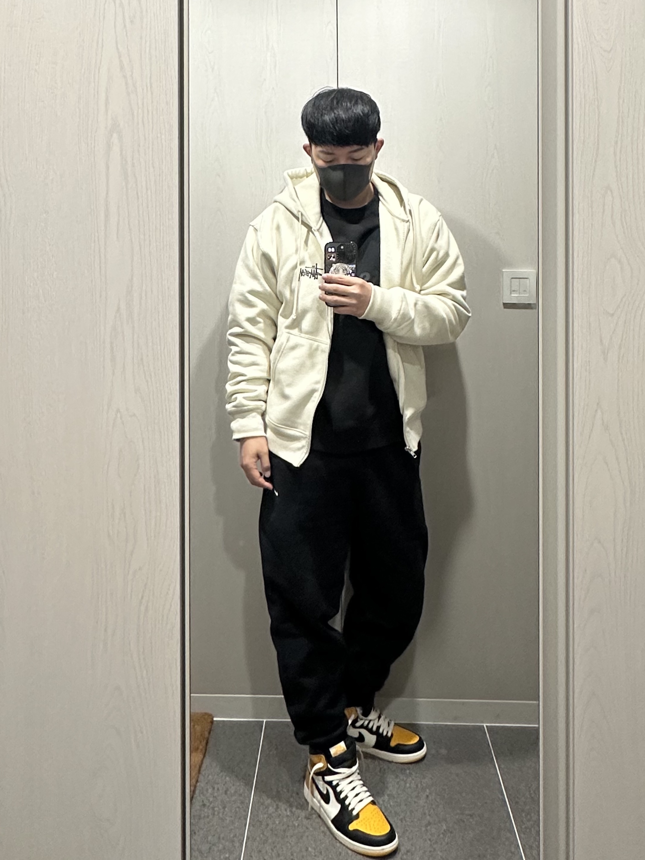 Nike NRG Solo Swoosh Fleece Pants Black White - Asia, Essentials Pull-Over Crewneck Sweatshirt Black - 21SS 착용 스타일