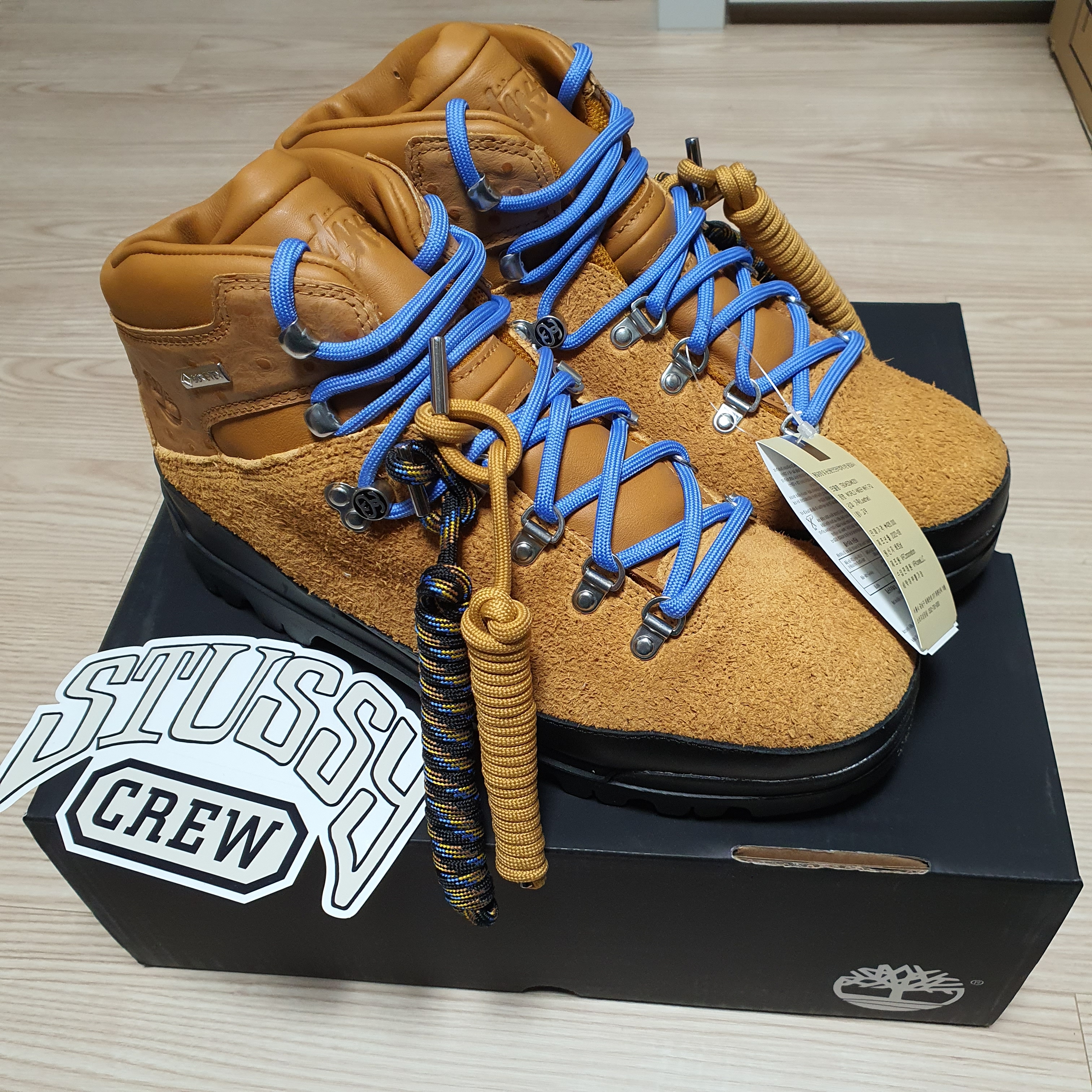Timberland x Stussy World Hiker Boot Wheat - Medium 착용 스타일 - 3