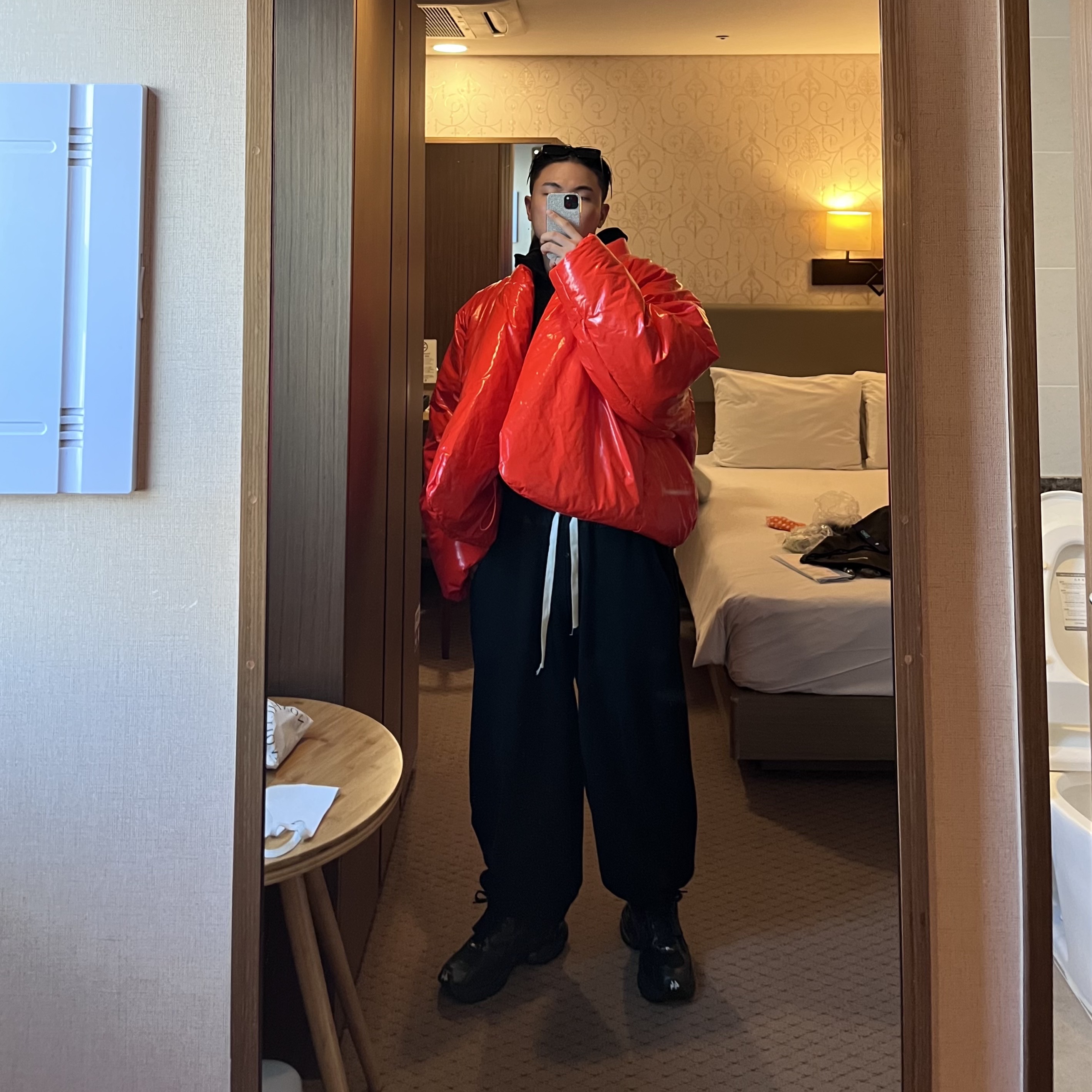 Yeezy Gap Round Jacket Red, Balenciaga Runner Sneakers Monocolor Black 착용 스타일