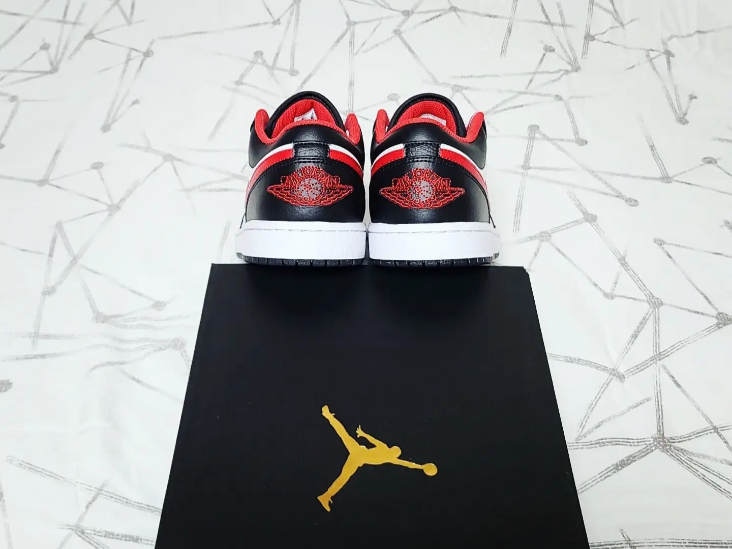 Jordan 1 Low Black Fire Red 착용 스타일 - 5