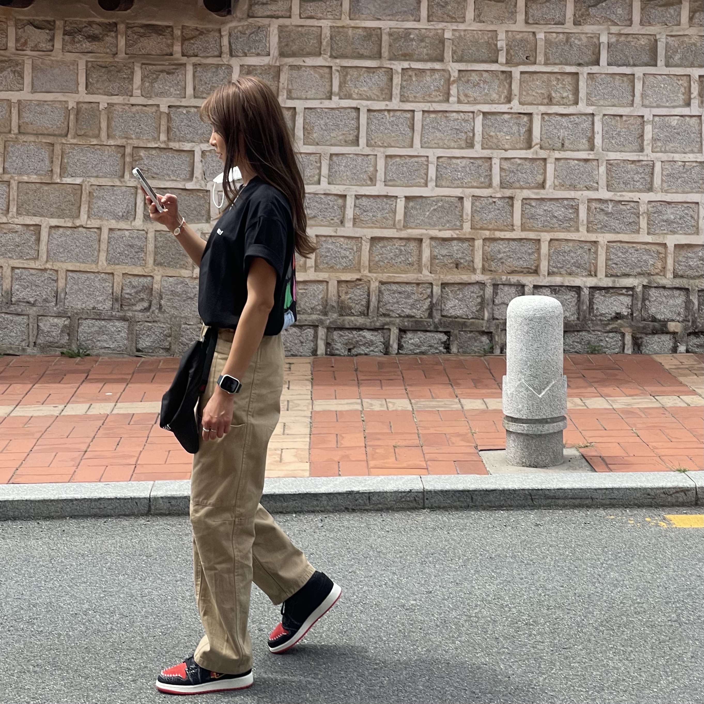 Jordan 1 Mid SE Siempre Familia 착용 스타일 - 2