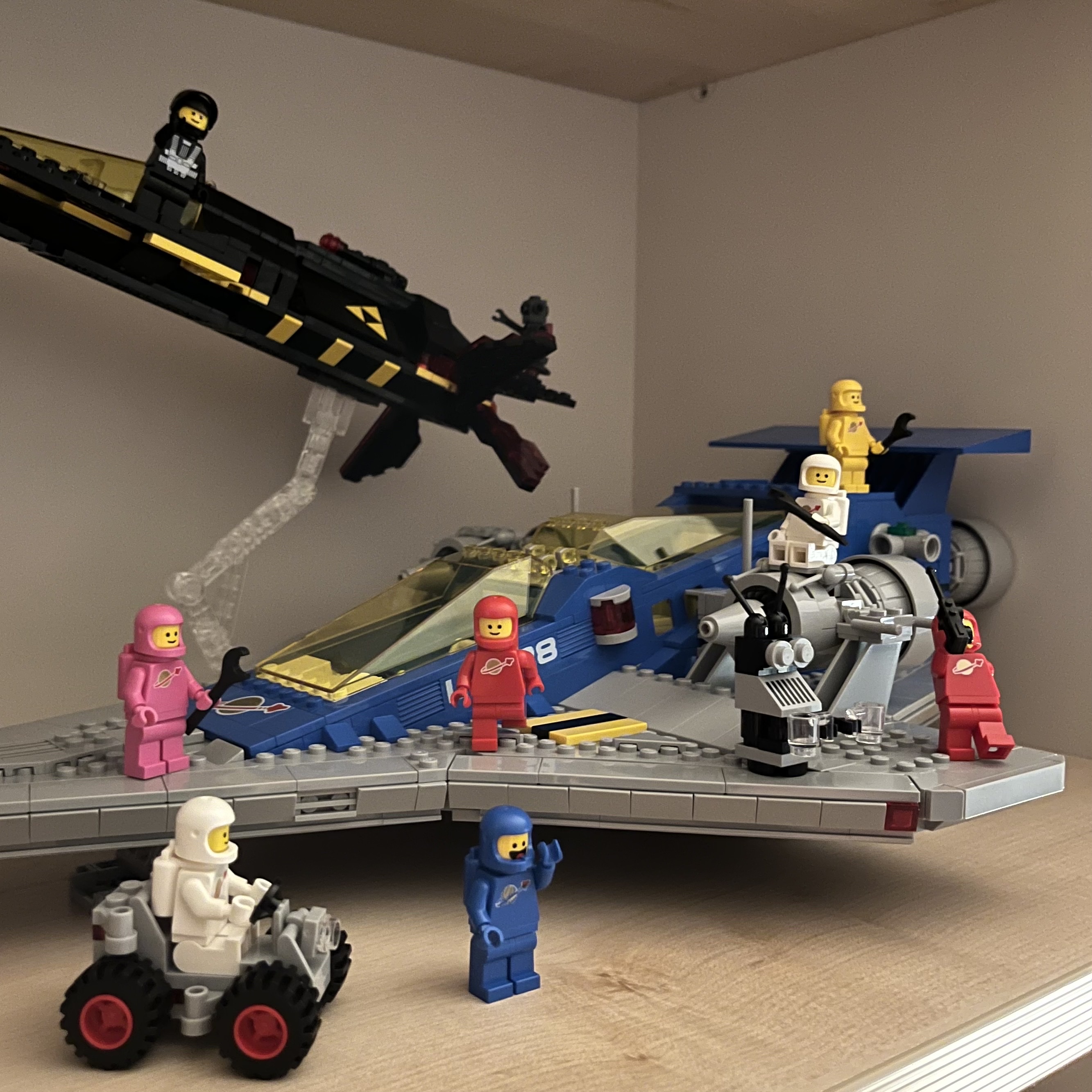 Lego Galaxy Explorer, Lego Blacktron Cruiser 착용 스타일