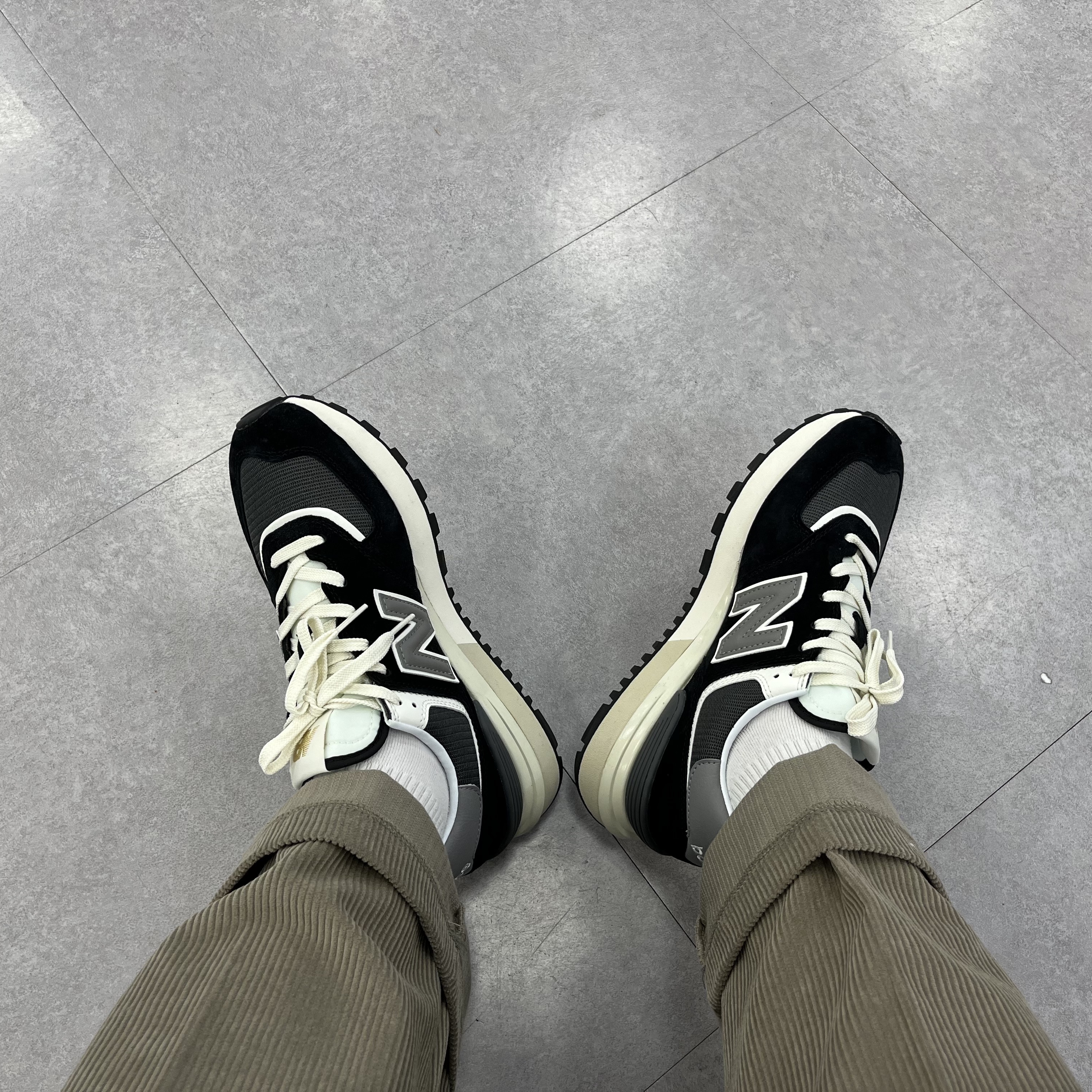 New Balance 574 Legacy Black 착용 스타일