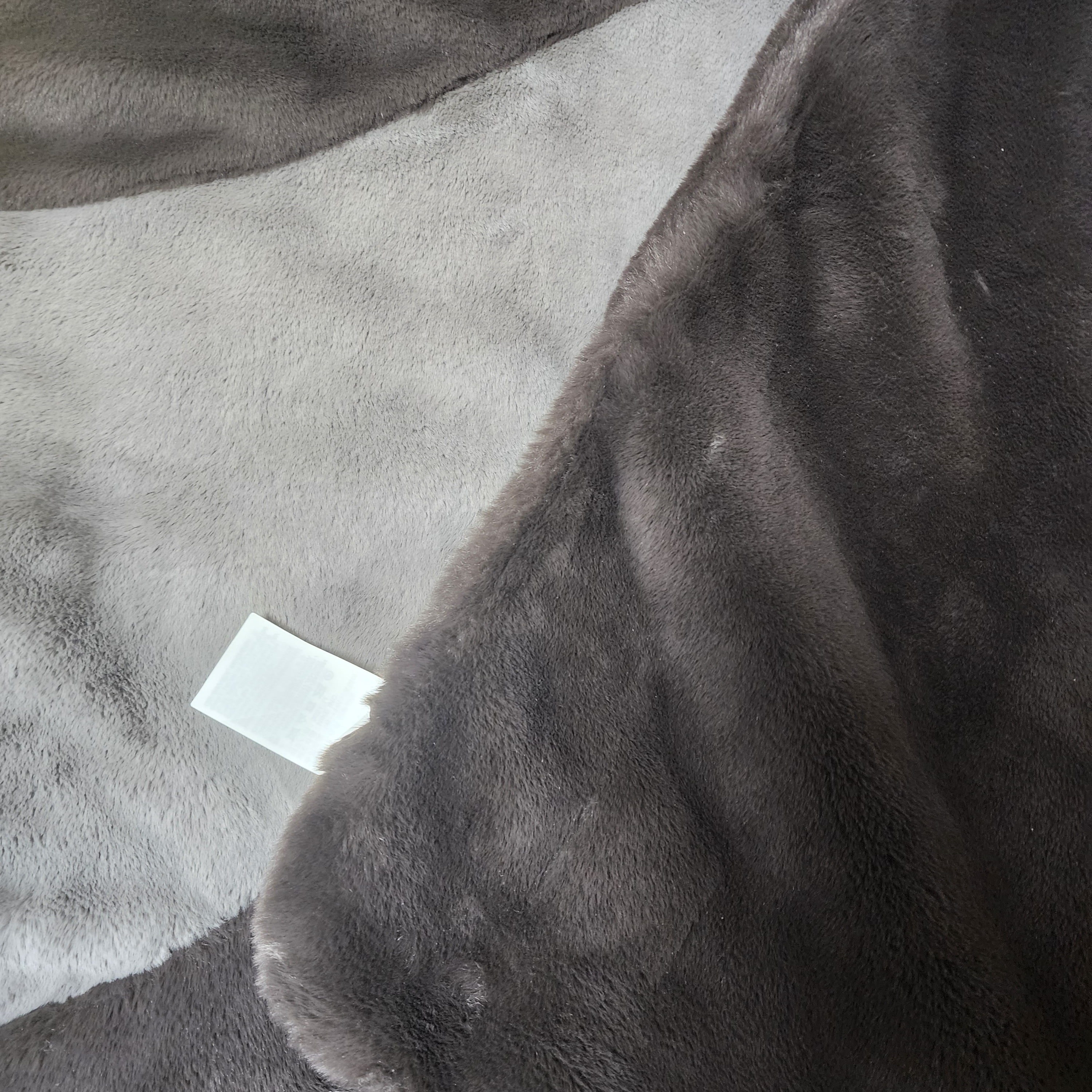 Nike NSW Faux Fur Blanket Velvet Brown 착용 스타일 - 3