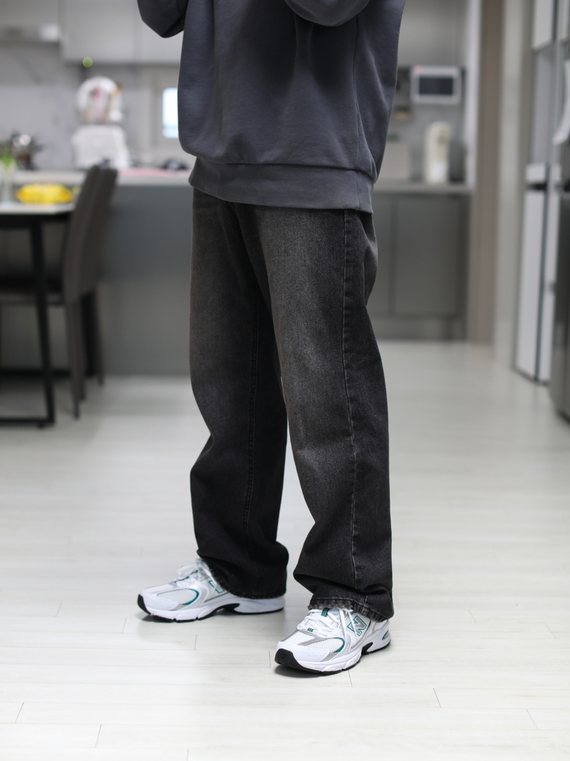 New Balance 530 White Mint 착용 스타일