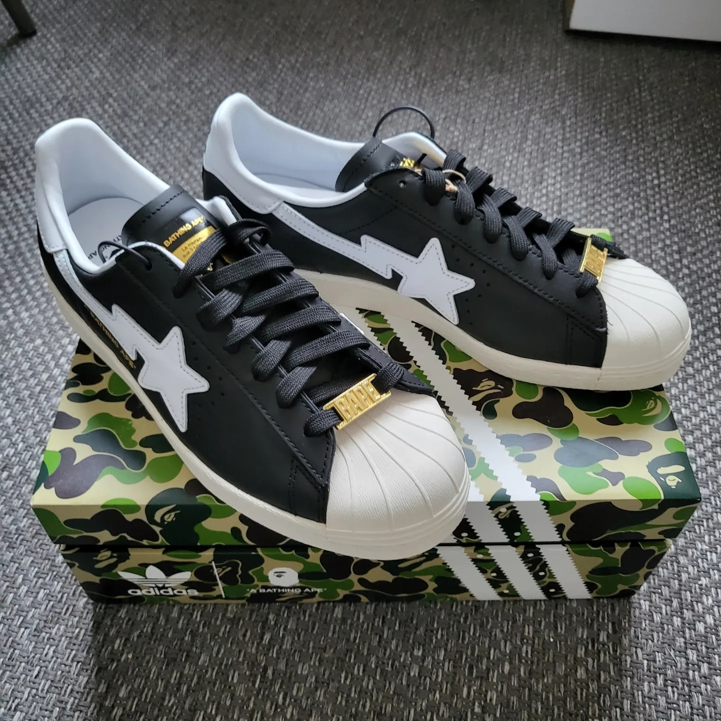 Adidas x BAPE Superstar 80s Core Black Off White 착용 스타일