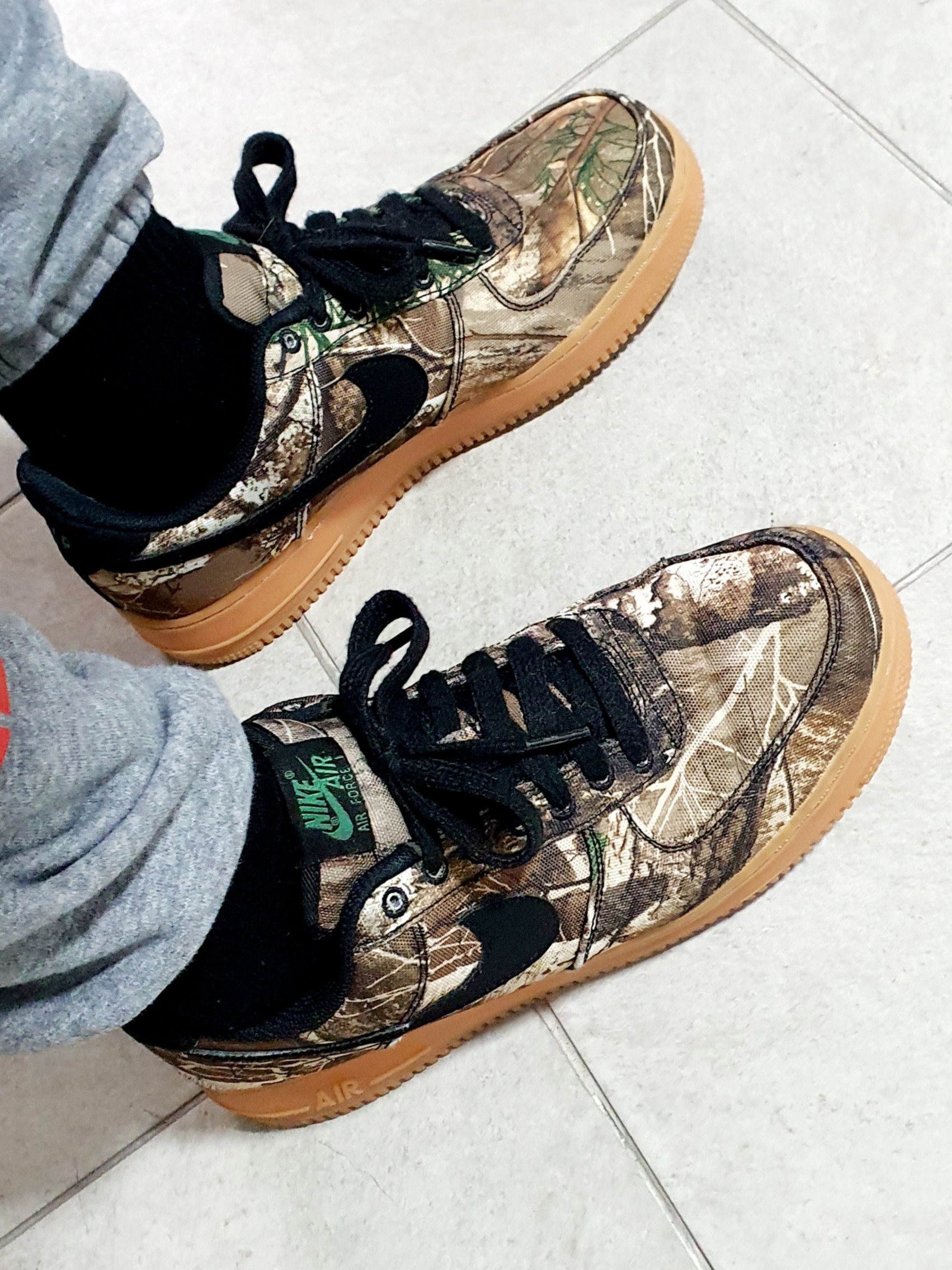 Nike Air Force 1 Low '07 LV8 3 Realtree Black 착용 스타일 - 2