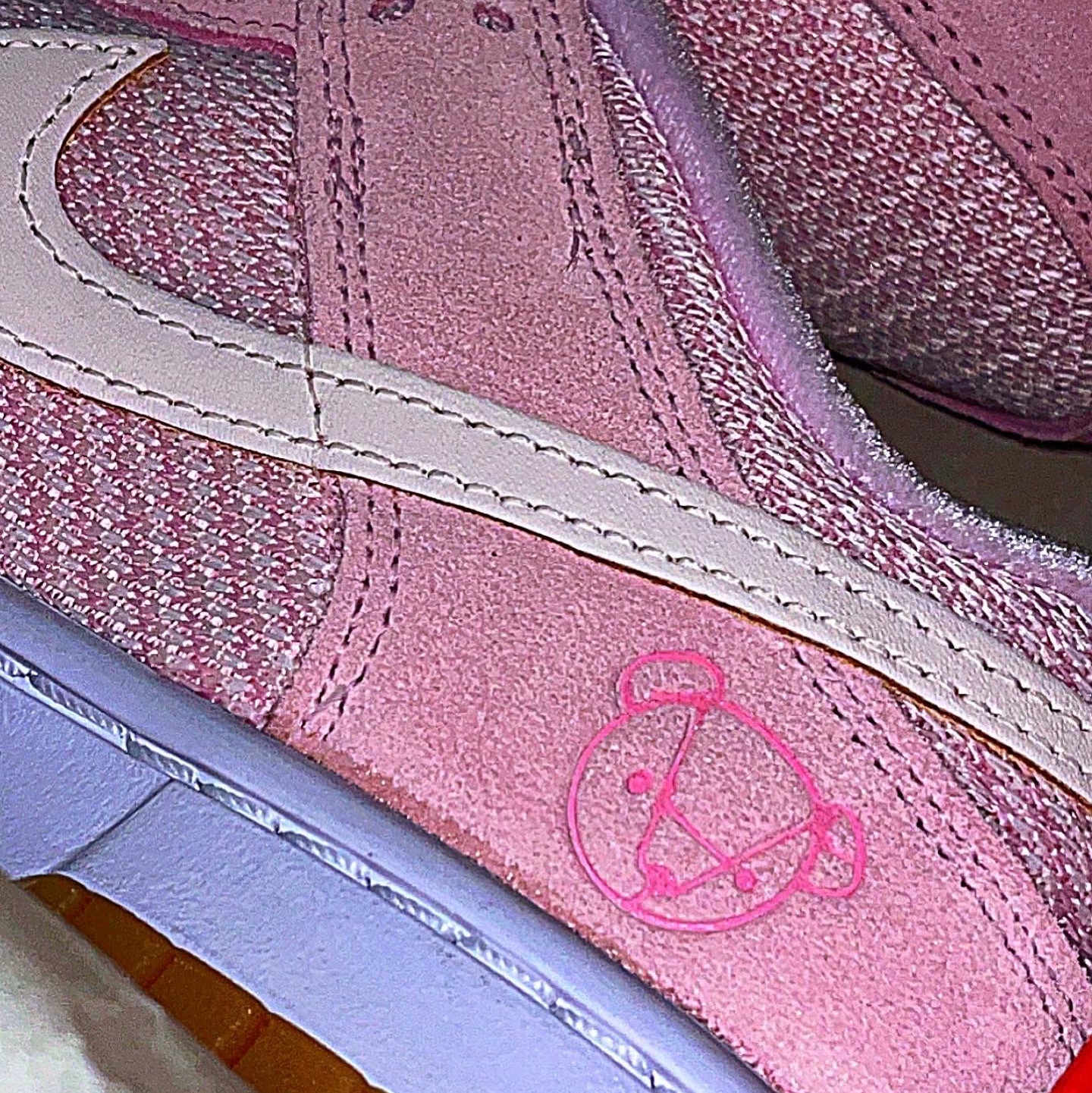 (W) Nike Dunk Low SE Light Soft Pink 착용 스타일 - 1