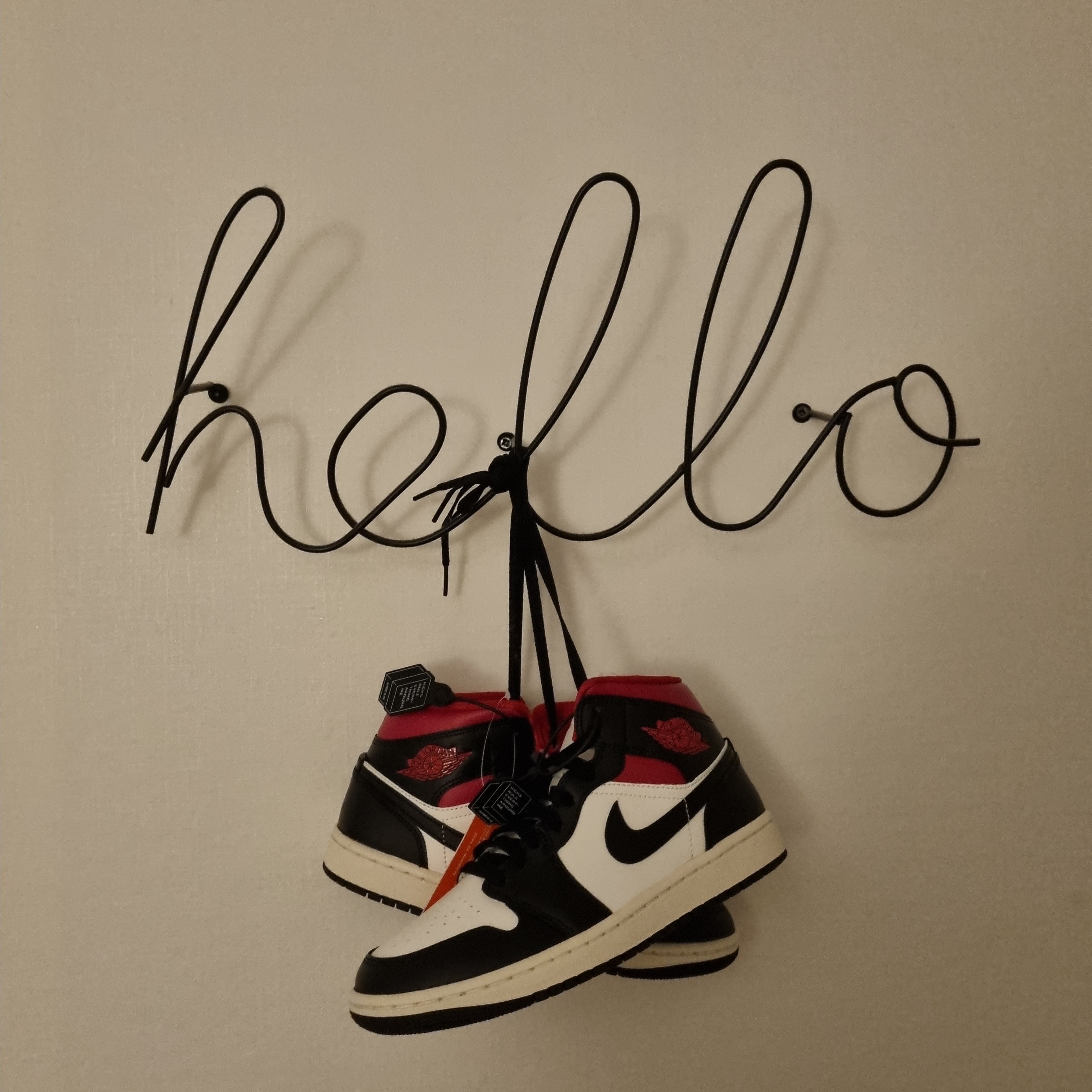 (W) Jordan 1 Mid Black Gym Red 착용 스타일 - 1