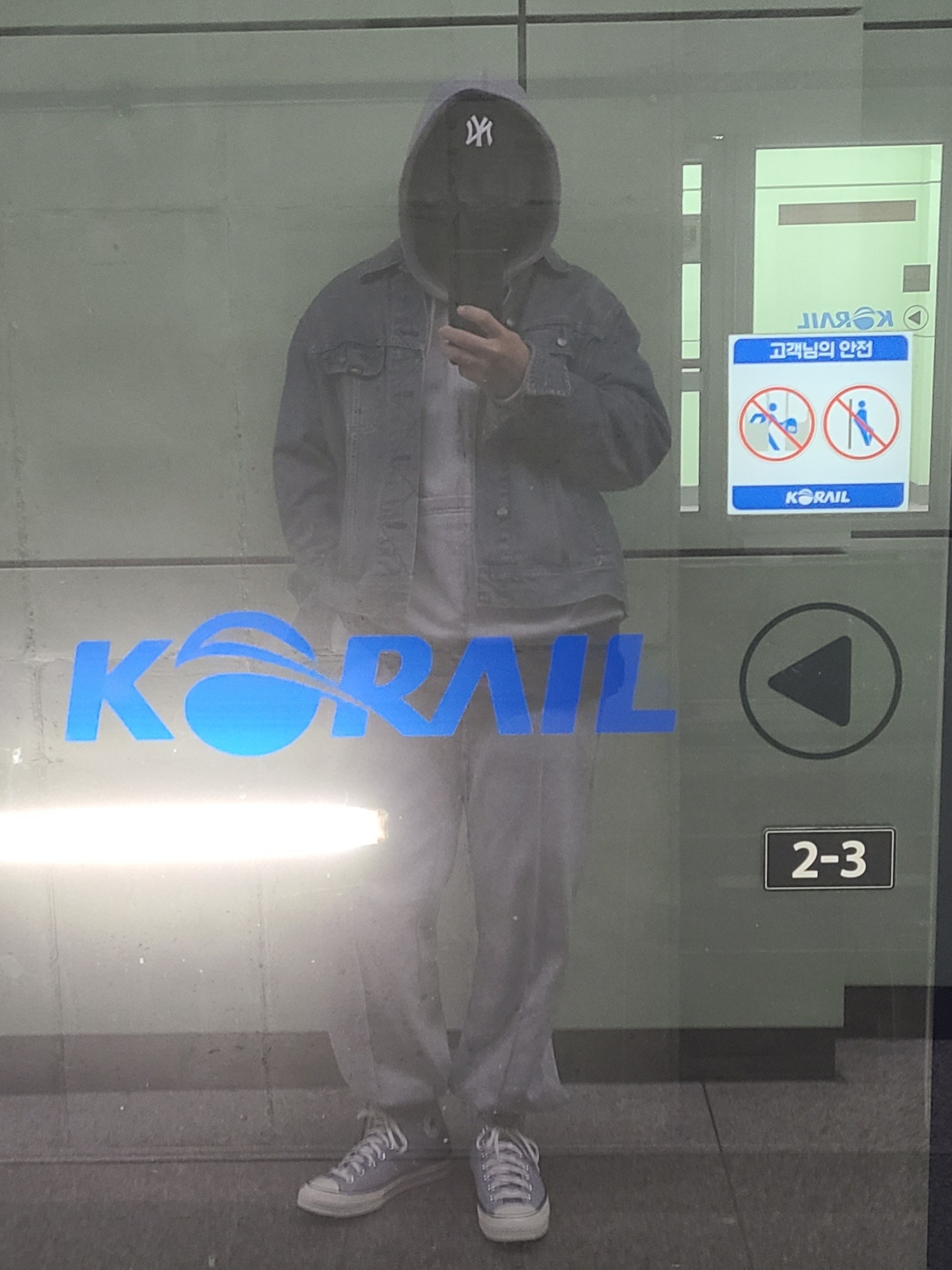 Wooyoungmi Cotton Black Back Logo Hoodie Grey - 22FW, Converse Chuck 70 High Vintage Canvas Wolf Grey 착용 스타일