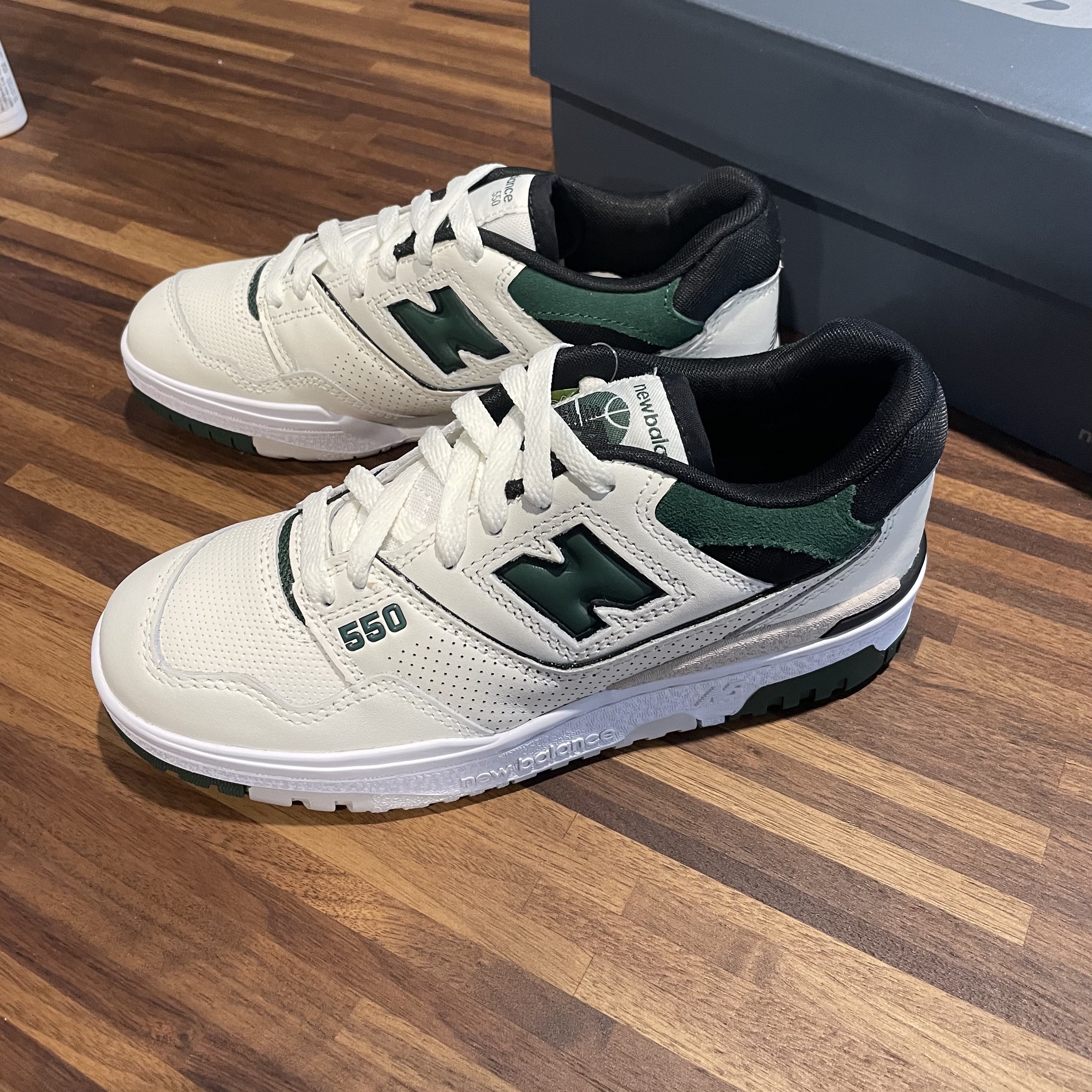New Balance 550 Sea Salt Green - D Standard 착용 스타일