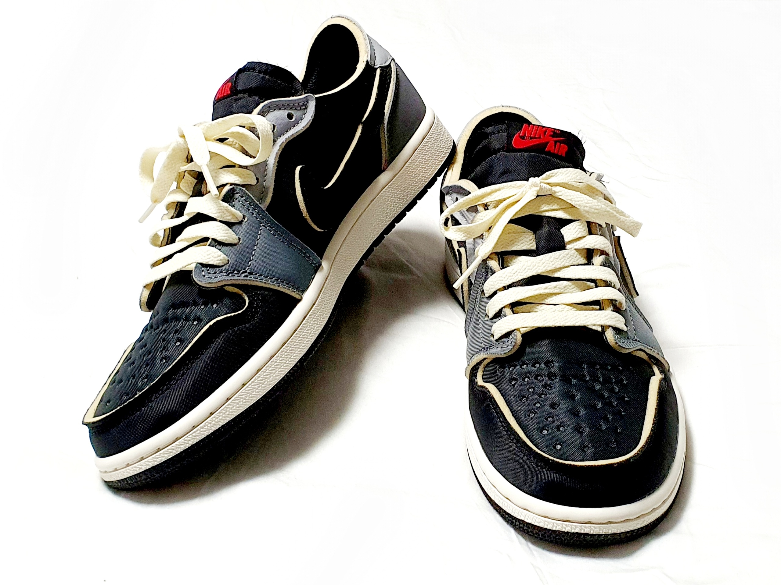 Jordan 1 Retro Low OG EX Black and Smoke Grey 착용 스타일 - 2