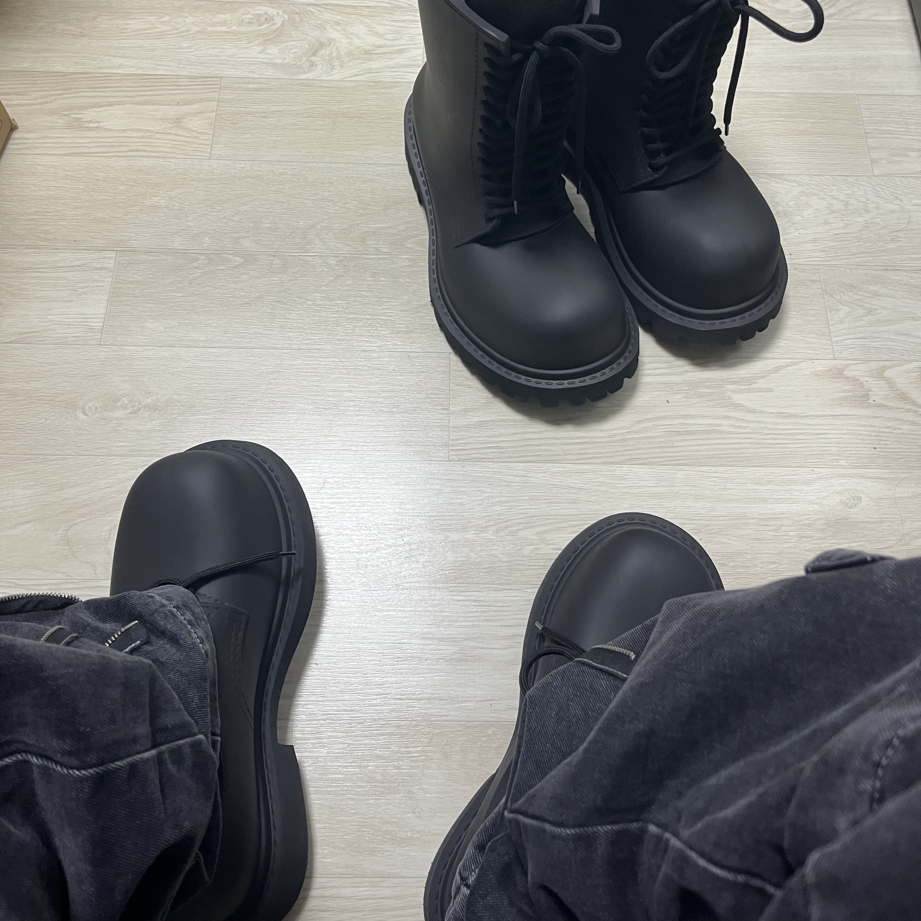 Balenciaga Steroid Derby Black, Balenciaga XL Army Boots Full Eva Black 착용 스타일 - 5