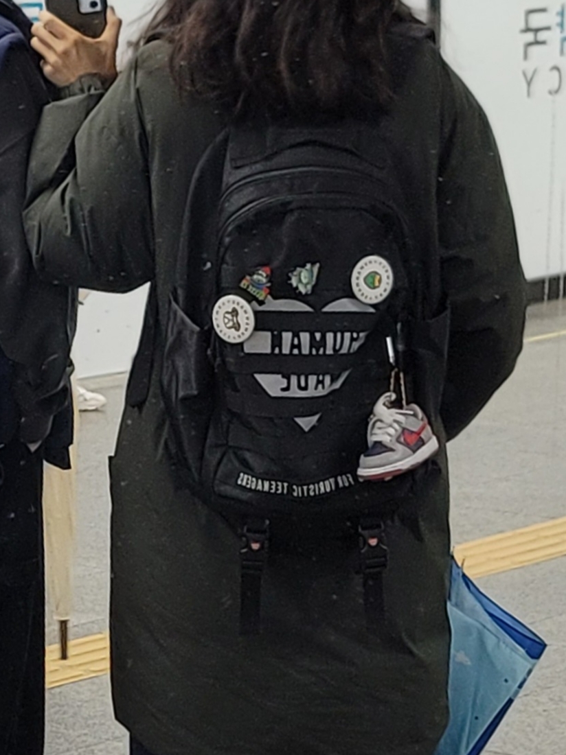 Human Made Military Backpack Black, Human Made Animal Badge Set Small White (4 Pack) 착용 스타일 - 2