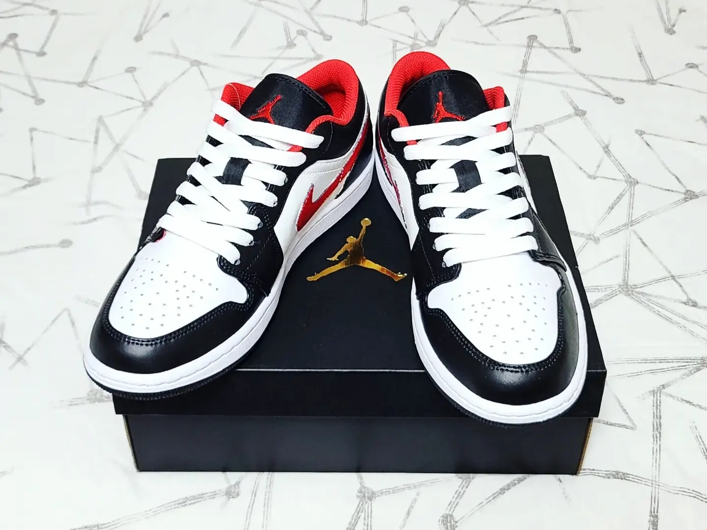 Jordan 1 Low Black Fire Red 착용 스타일 - 3