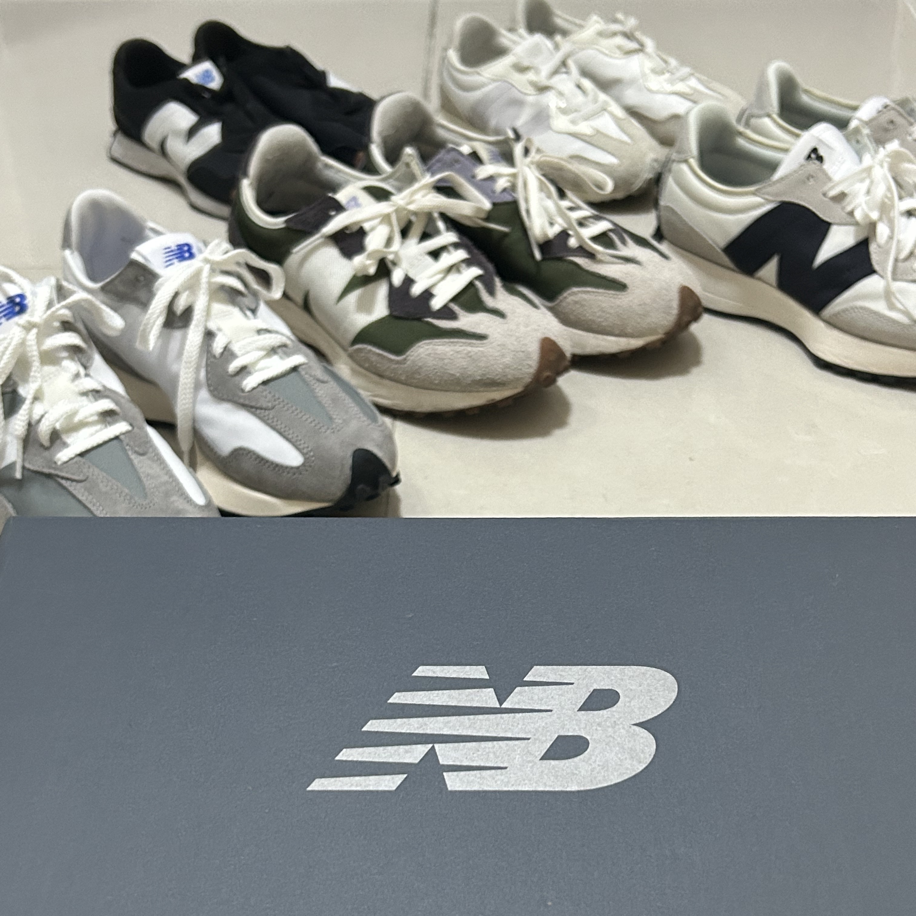 New Balance 327 Grey 착용 스타일