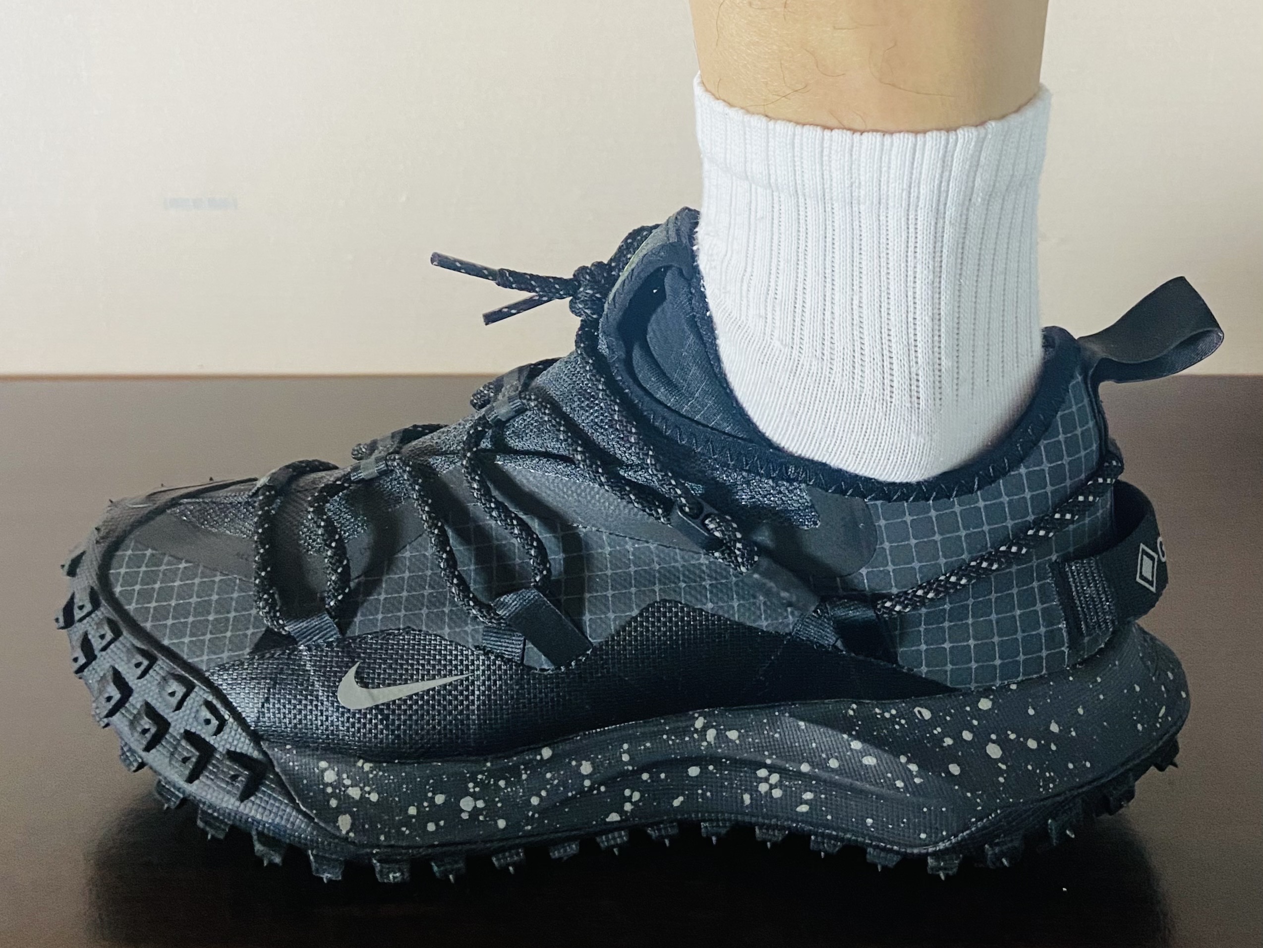 Nike ACG Mountain Fly Low Gore-Tex SE Dark Smoke Grey 착용 스타일