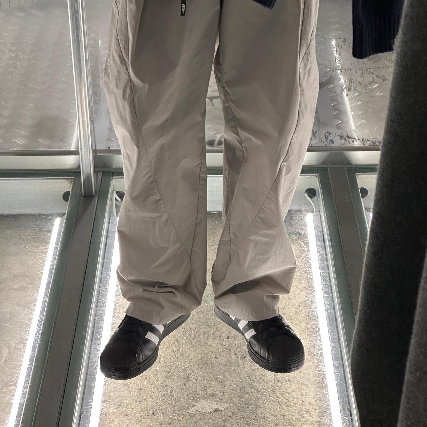 Sansan Gear Closeable Pants Grey - 22FW, Adidas Superstar Core Black White 착용 스타일 - 1