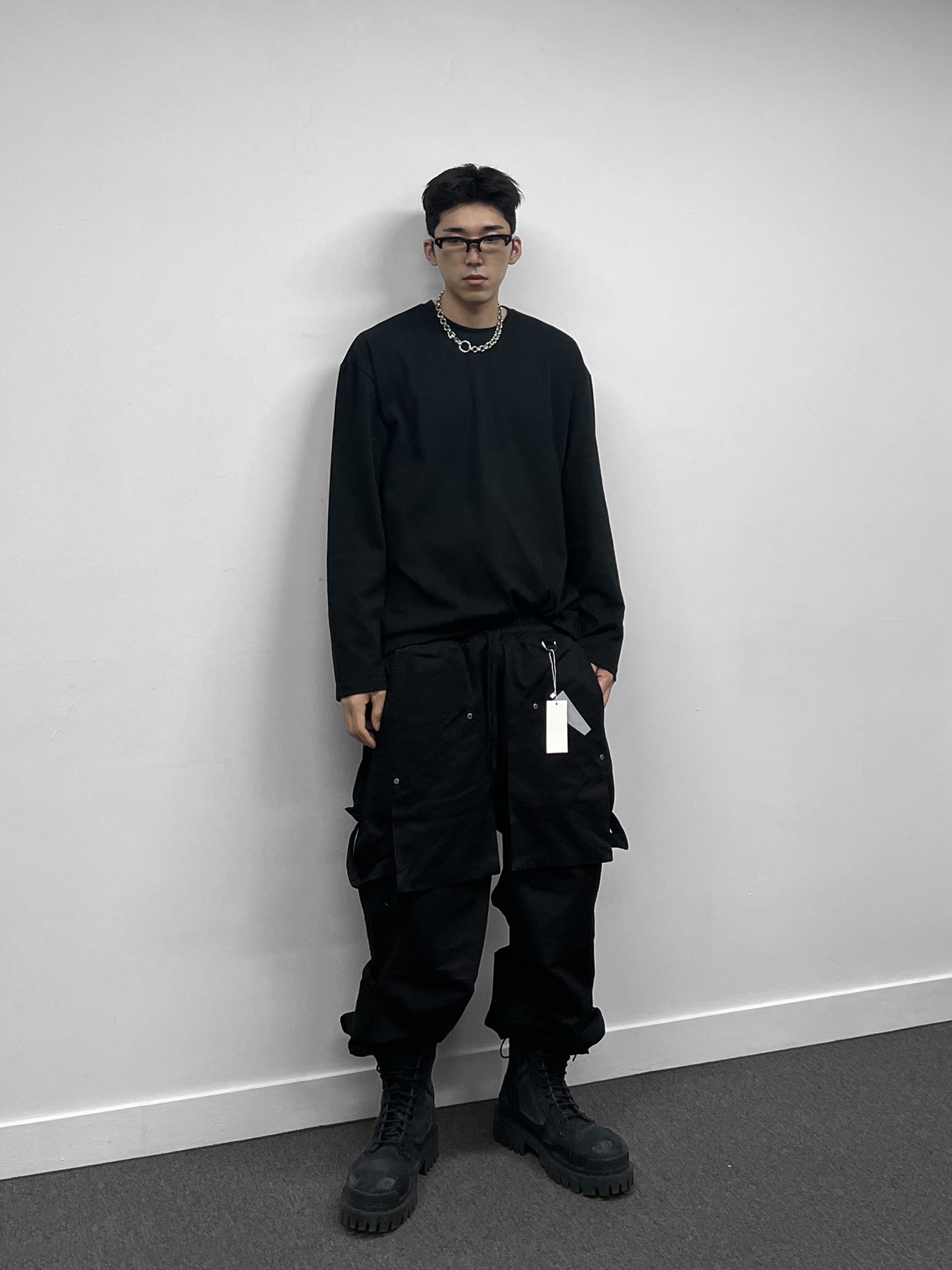 (W) Balenciaga Strike Boots Black 착용 스타일 - 1
