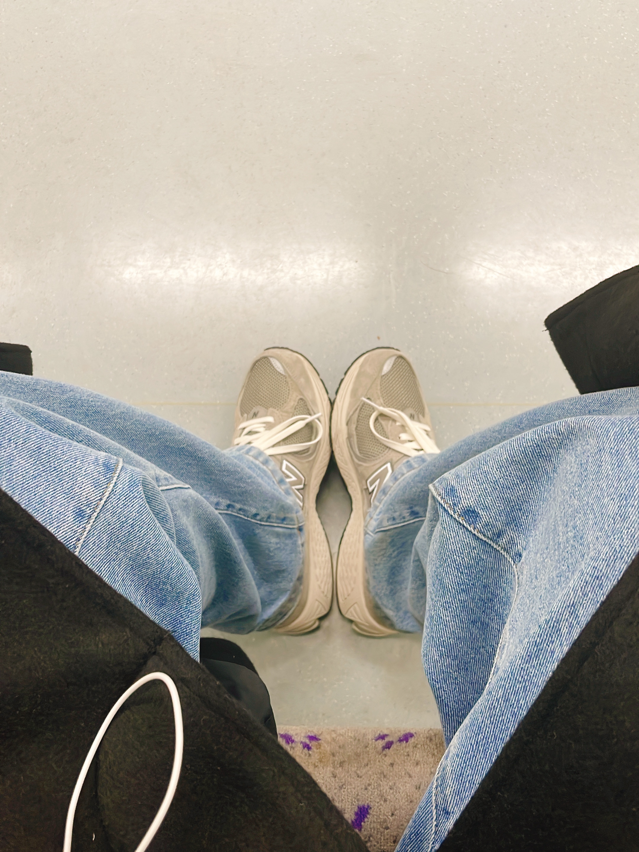 New Balance 2002R Grey 착용 스타일