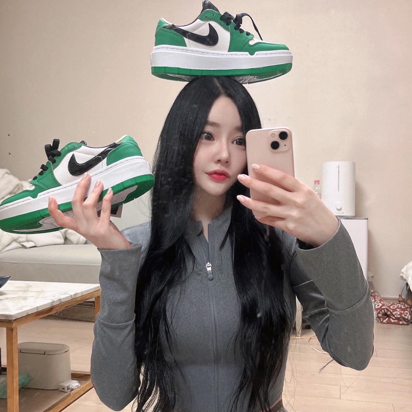 (W) Jordan 1 Elevate Low SE Lucky Green 착용 스타일 - 1