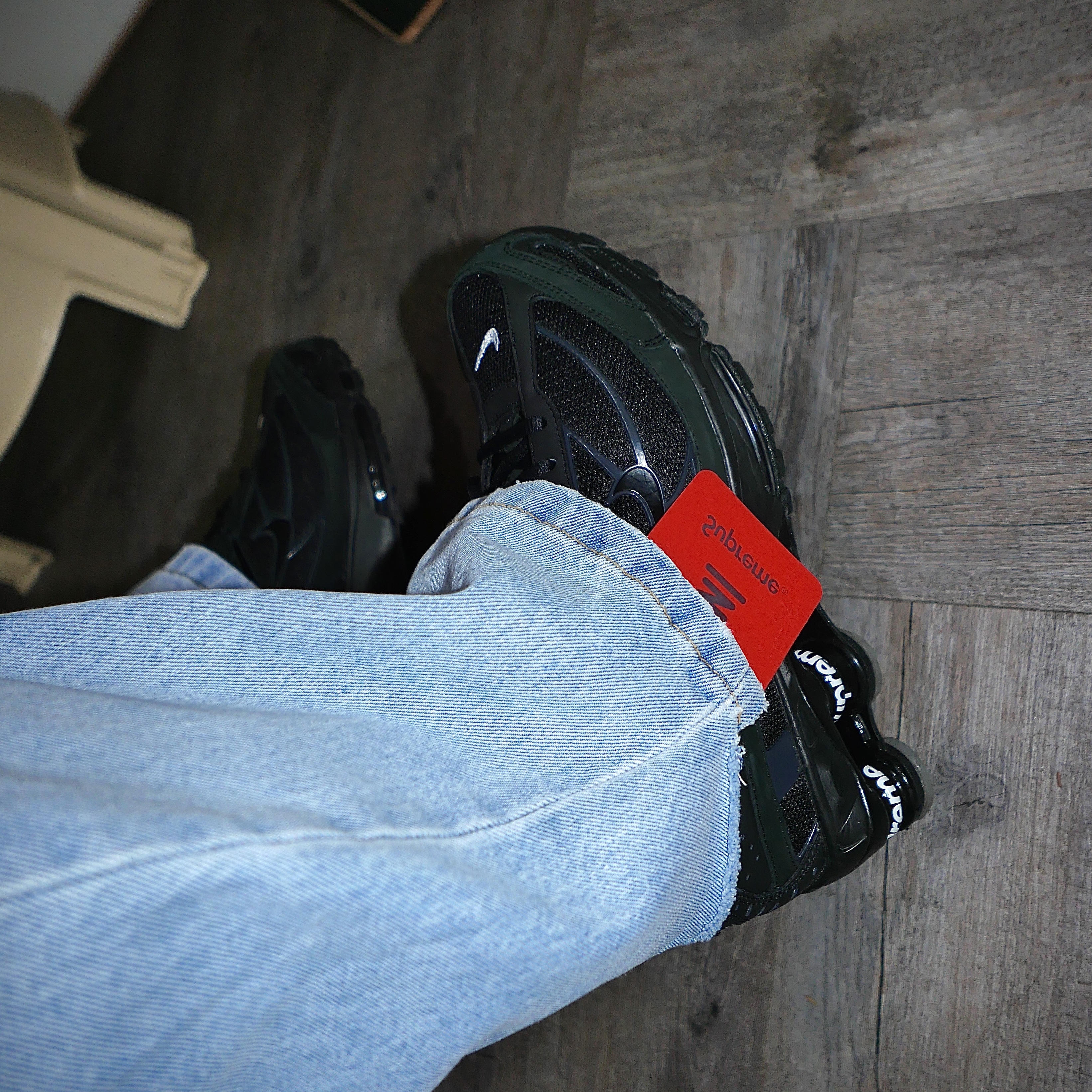 Nike x Supreme Shox Ride 2 SP Black 착용 스타일 - 2