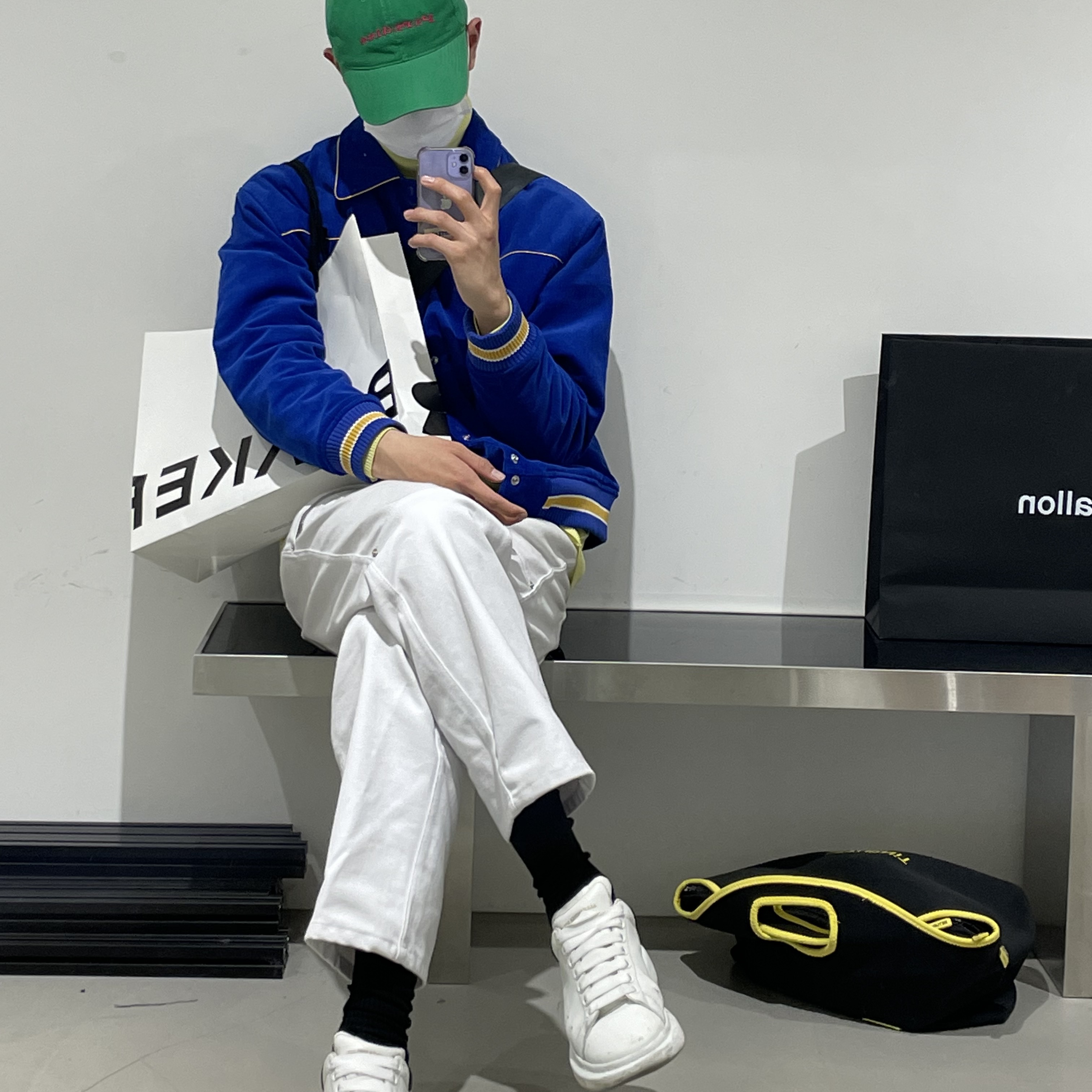 Alexander McQueen Oversized Sneakers White Black 착용 스타일