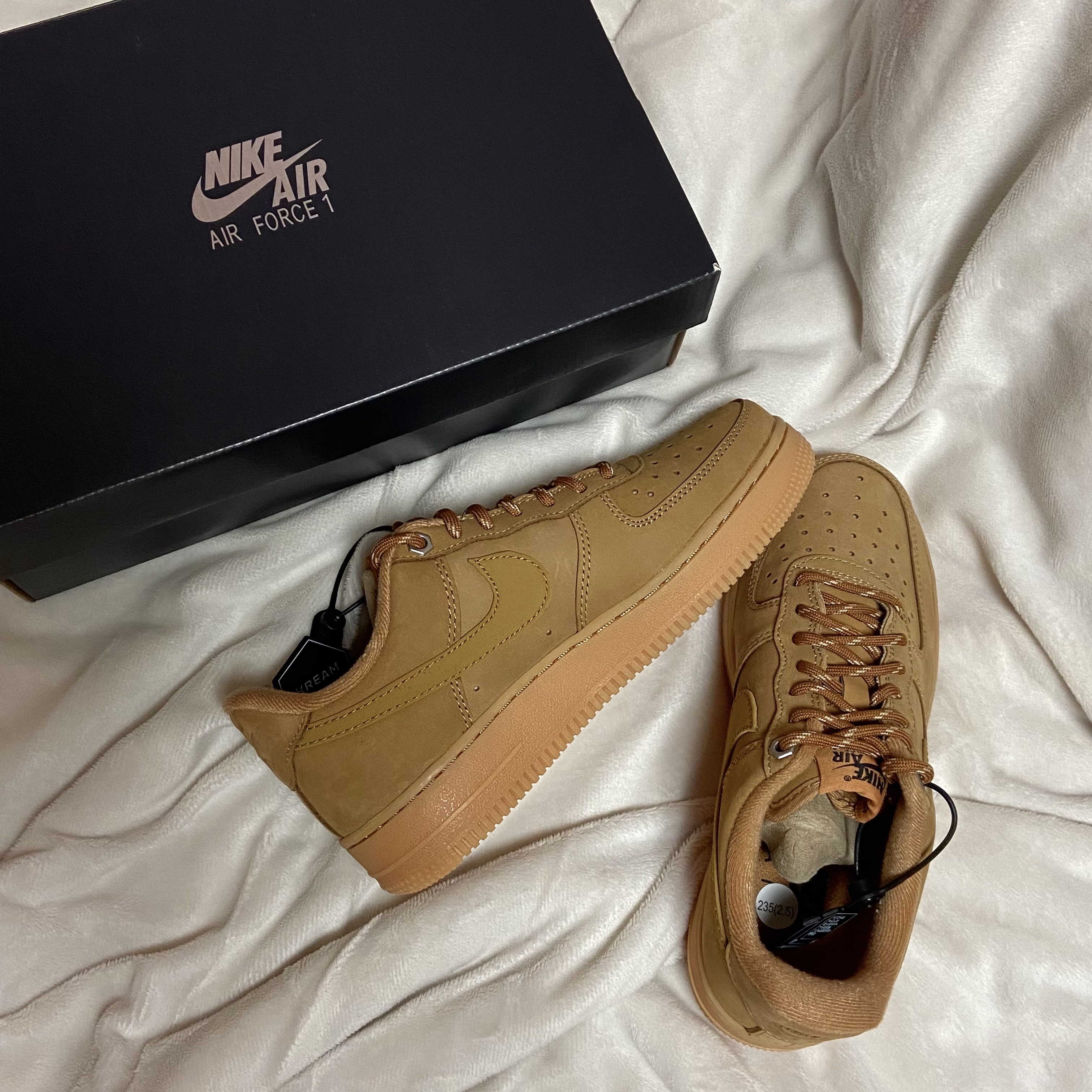 Nike Air Force 1 '07 WB Flax 착용 스타일