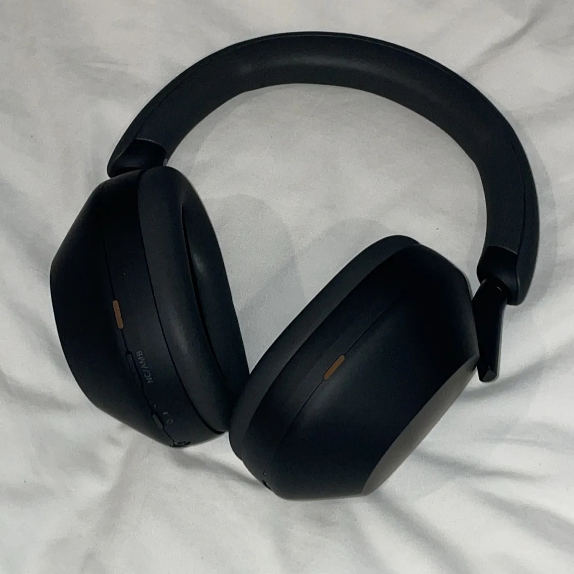 Sony WH-1000XM5 Black (Korean Ver.) 착용 스타일