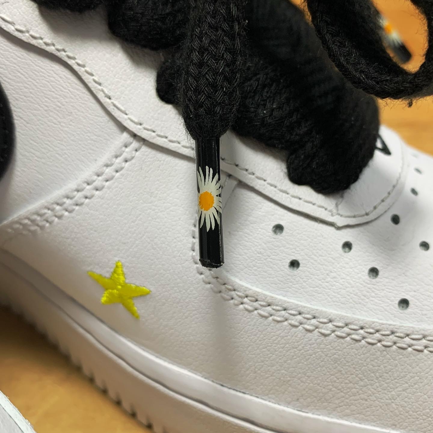 Nike Air Force 1 '07 LV8 2 Have a Nike Day 착용 스타일 - 4