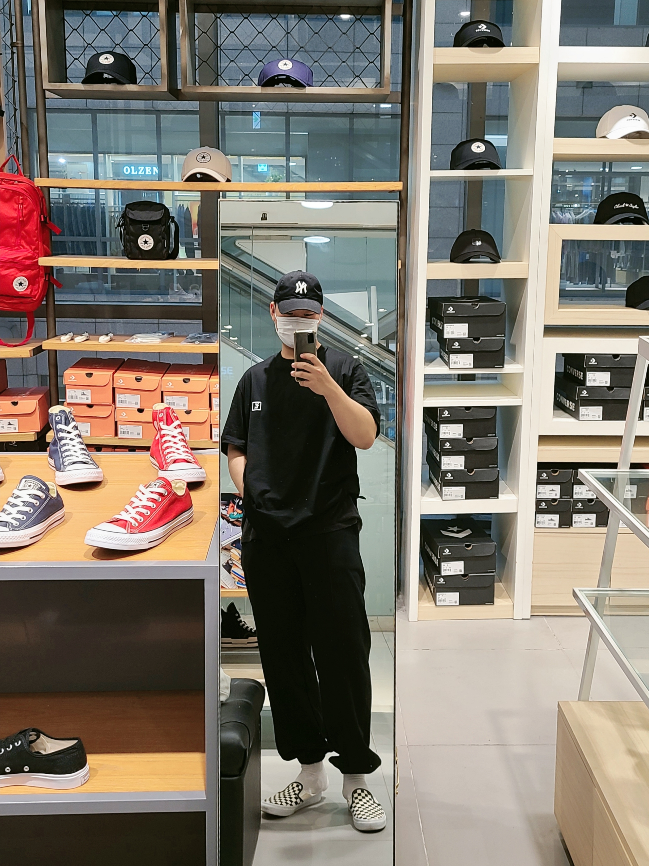 Wooyoungmi White Back Logo T-Shirt Black - 22FW, Vans Classic Slip-On Mule Checkerboard Black White 착용 스타일