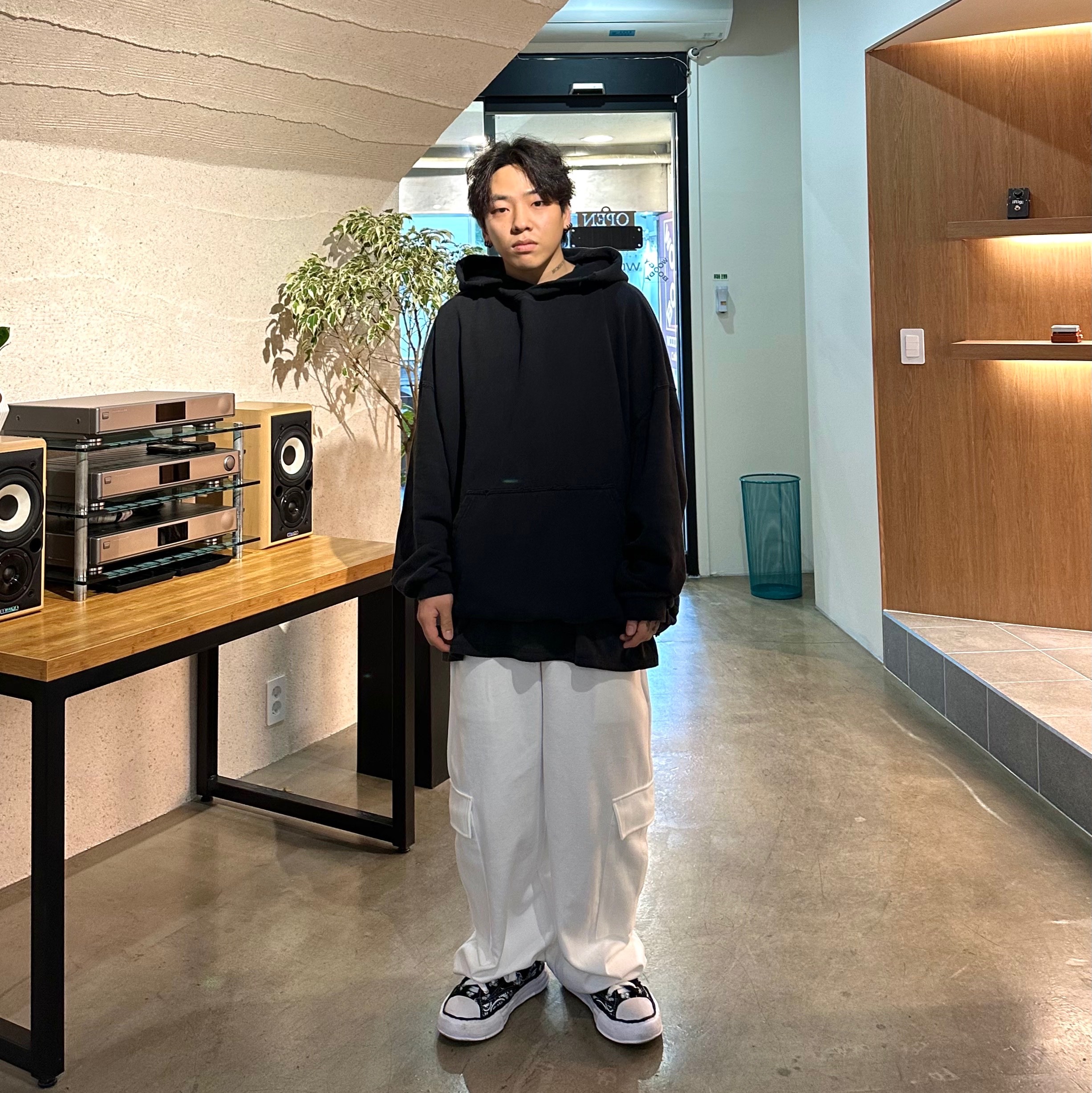 Maison Mihara Yasuhiro Peterson OG Sole Canvas Bandana Low-top Sneakers Black 착용 스타일 - 1