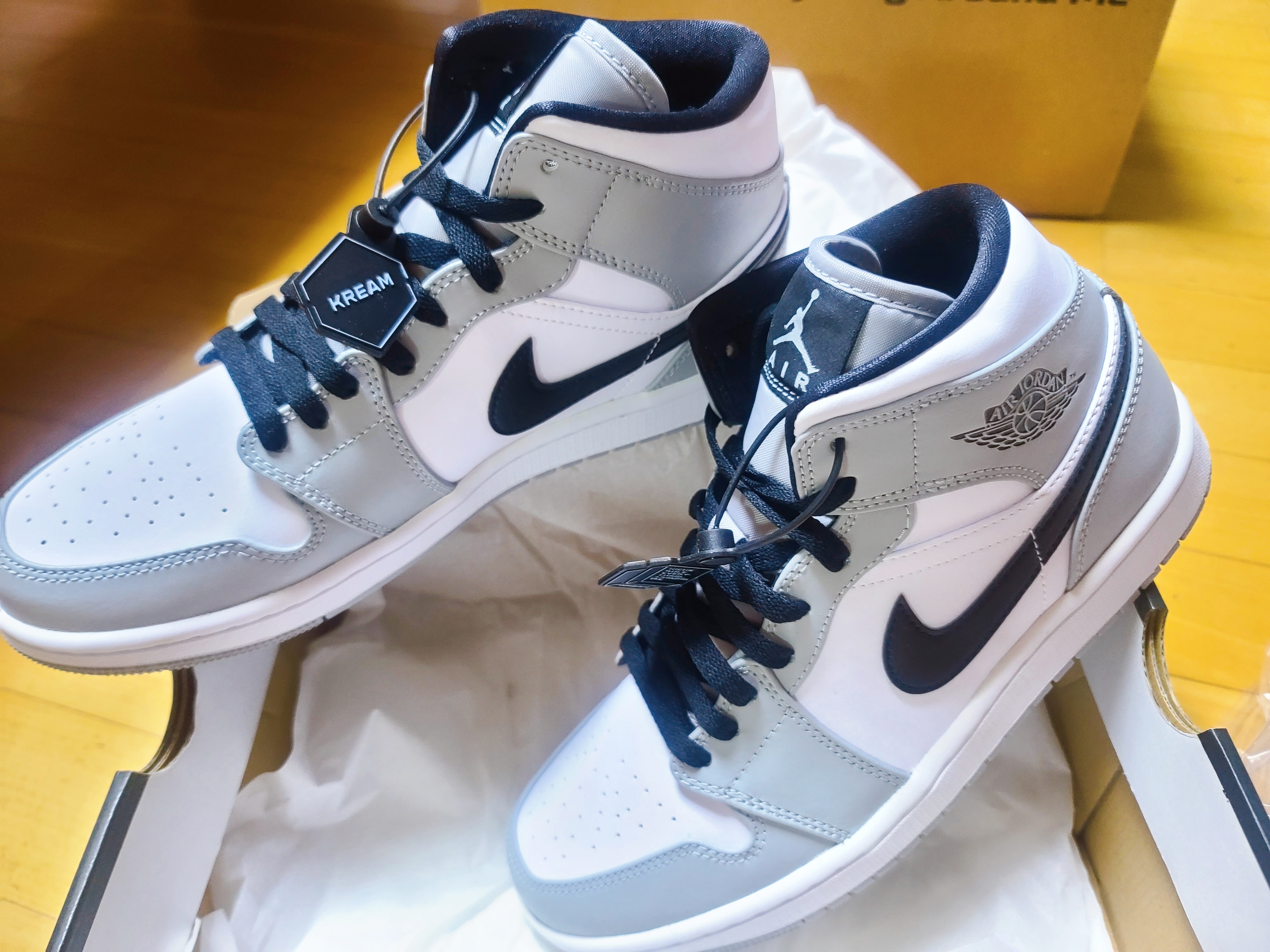 Jordan 1 Mid Light Smoke Grey 착용 스타일