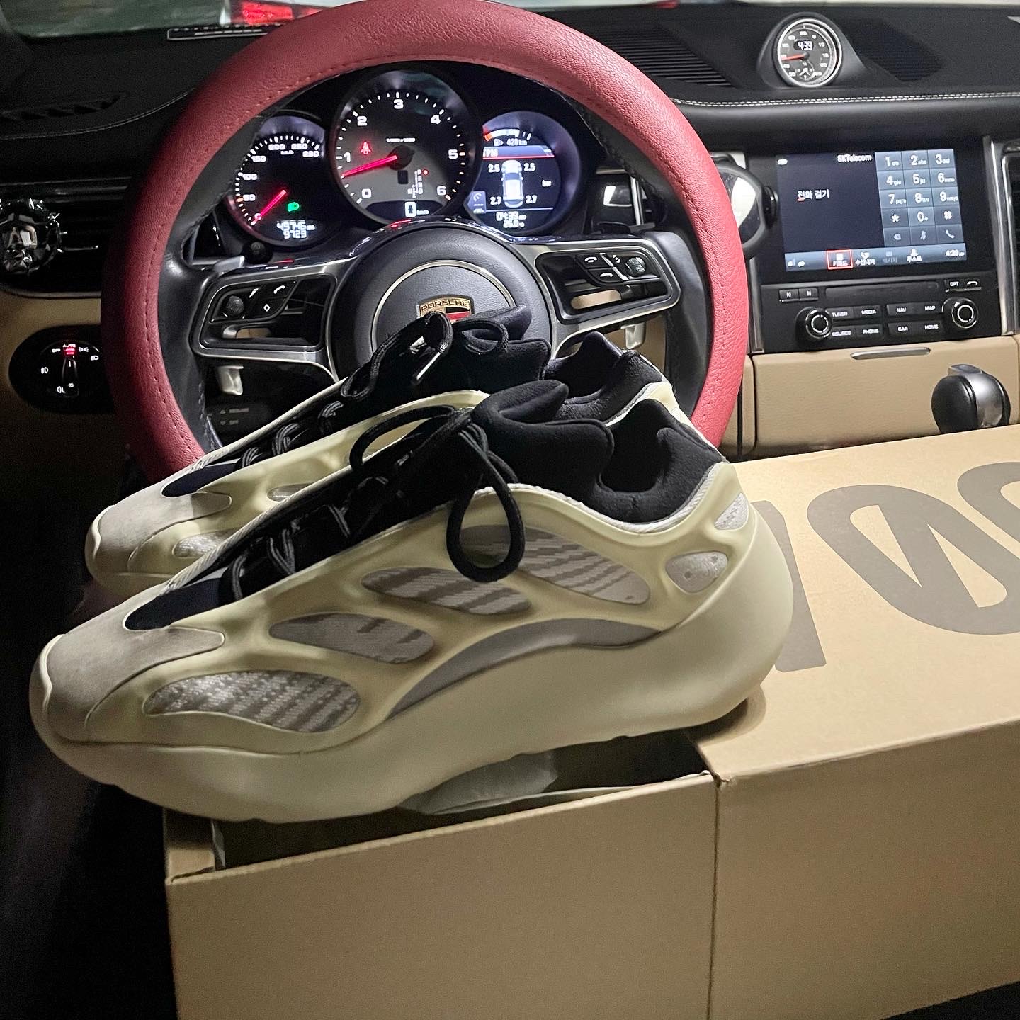 Adidas Yeezy 700 V3 Azael 2019 착용 스타일 - 2