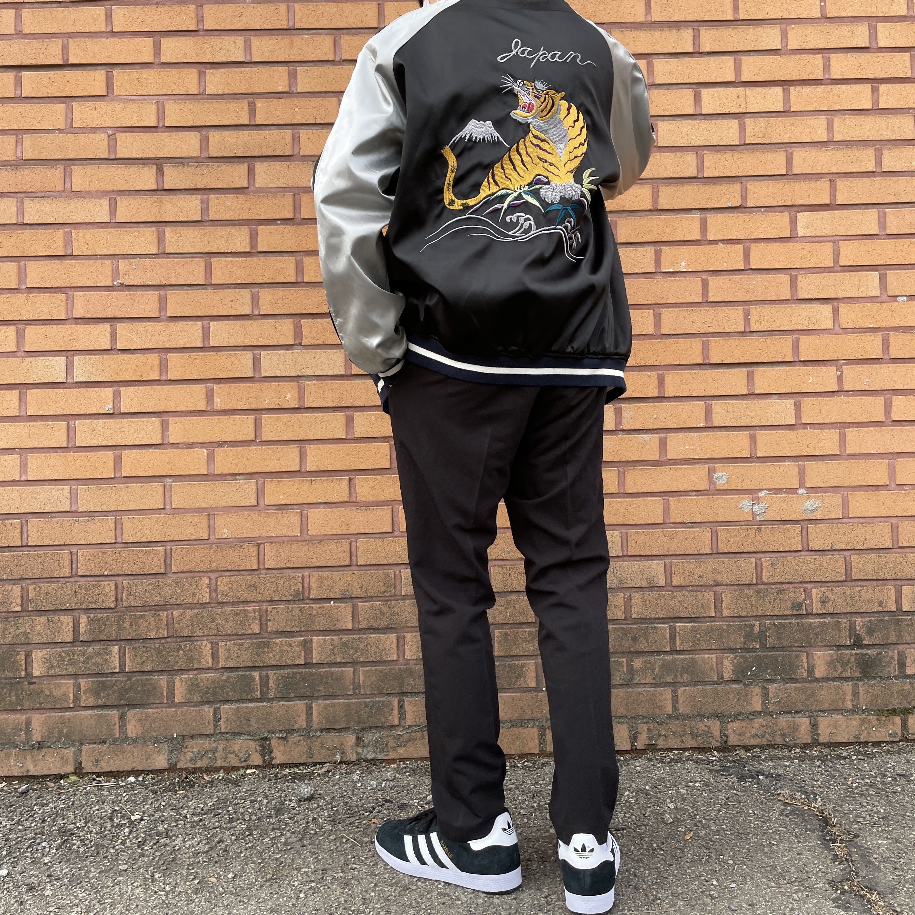 Adidas Gazelle Core Black White 착용 스타일 - 2