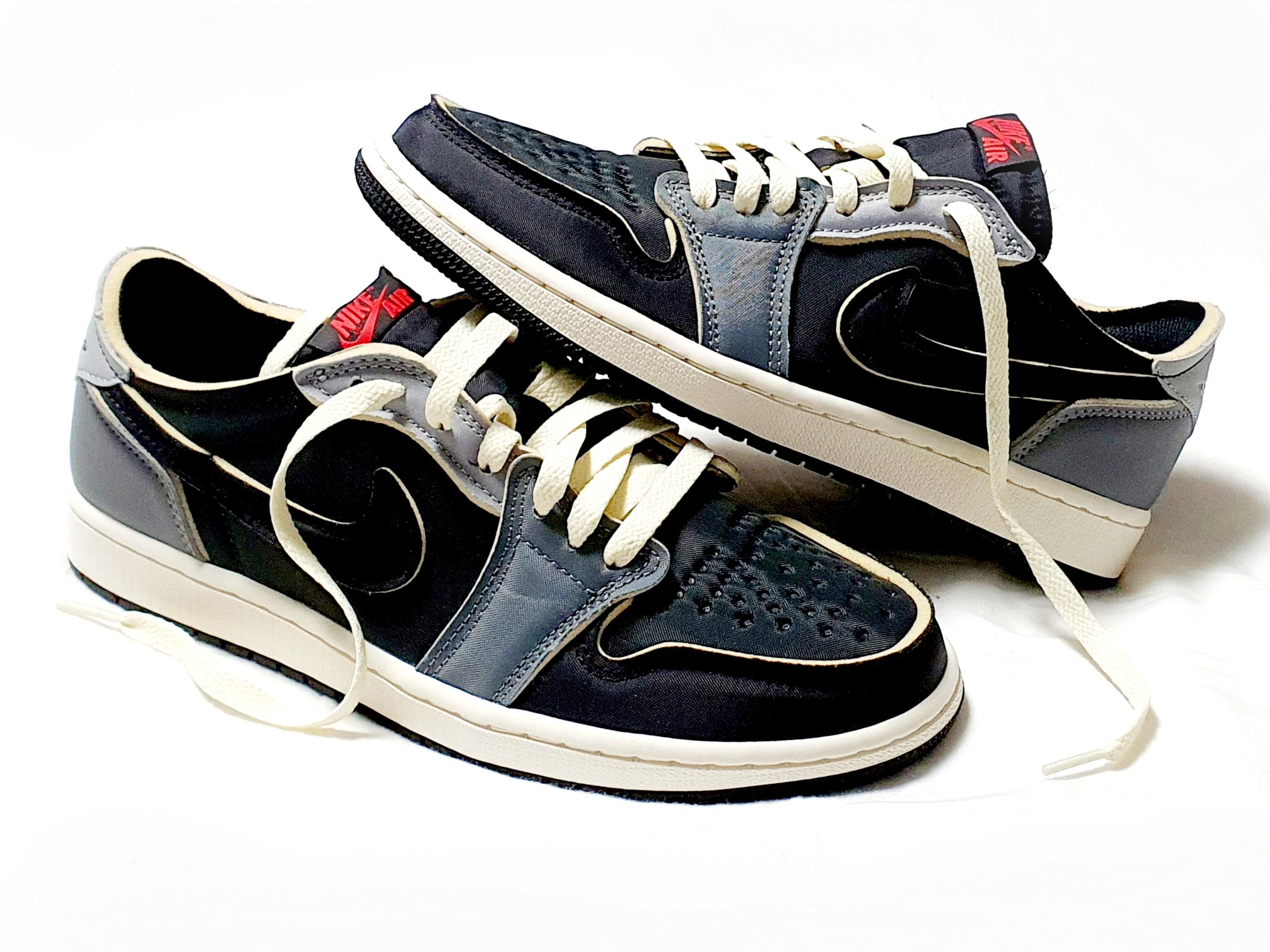 Jordan 1 Retro Low OG EX Black and Smoke Grey 착용 스타일 - 1