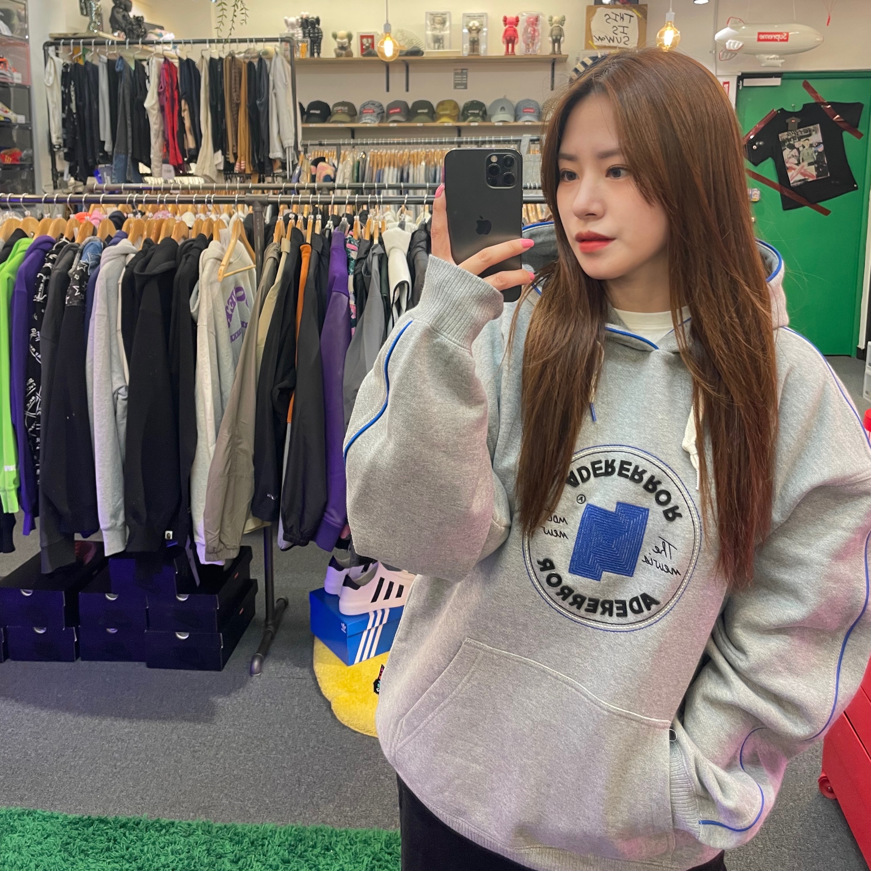 Converse x Ader Error Shapes Pullover Hoodie Vintage Grey Heather 착용 스타일